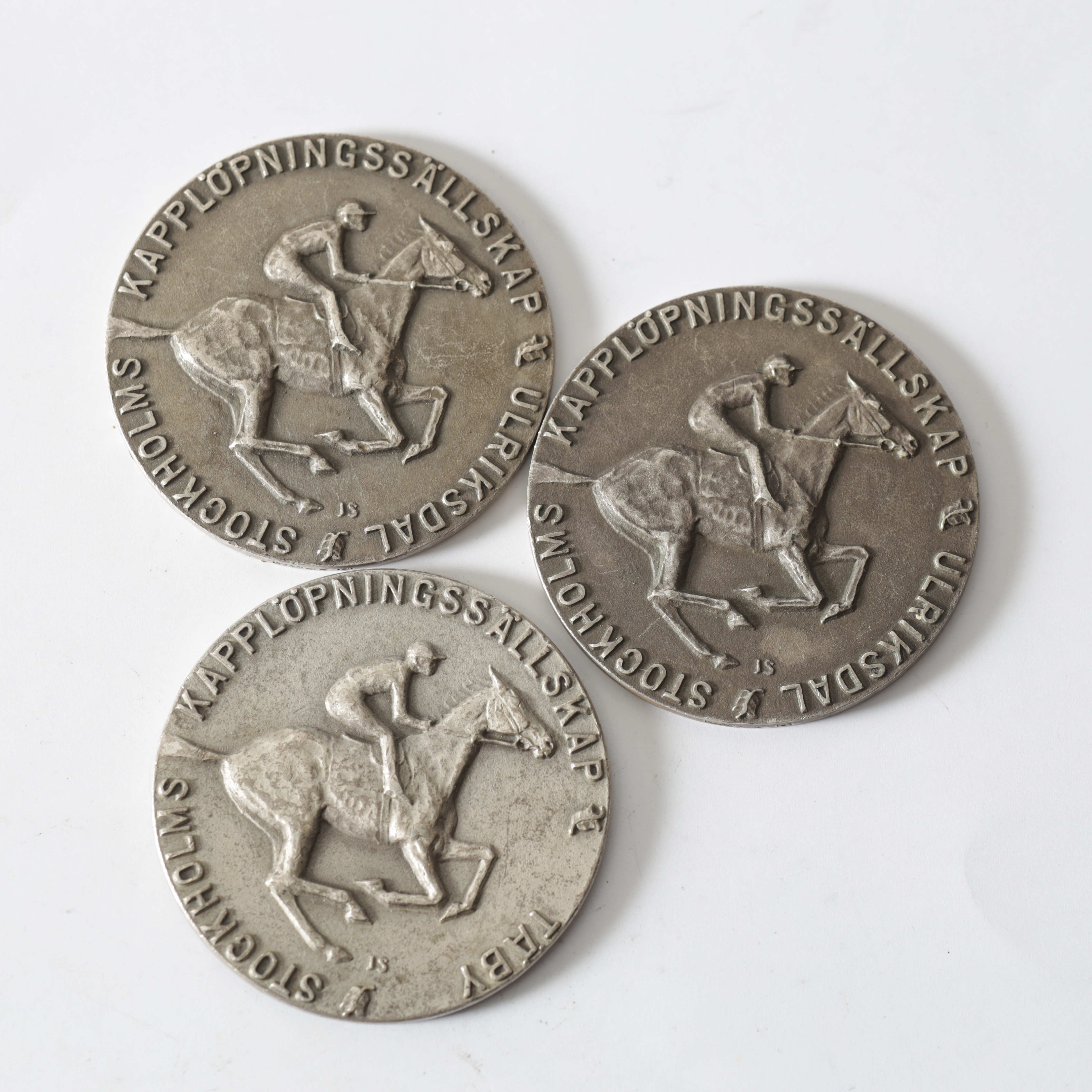 MEDALJER, 3 st, silver, Stockholms Kapplöpningssällskap, 1900-tal. Totalvikt 239,4 g.