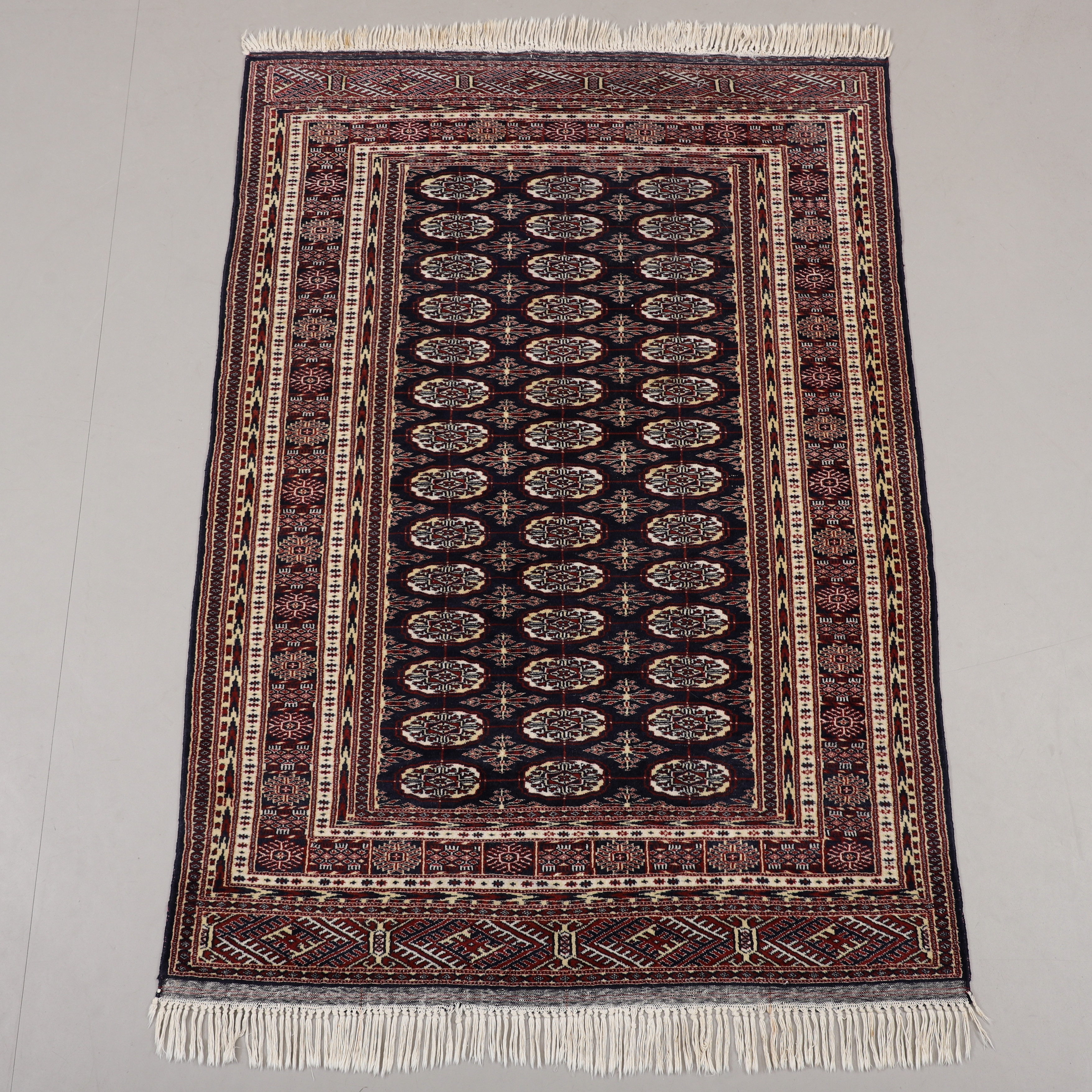 MATTA, orientalisk, mått 182x126 cm.