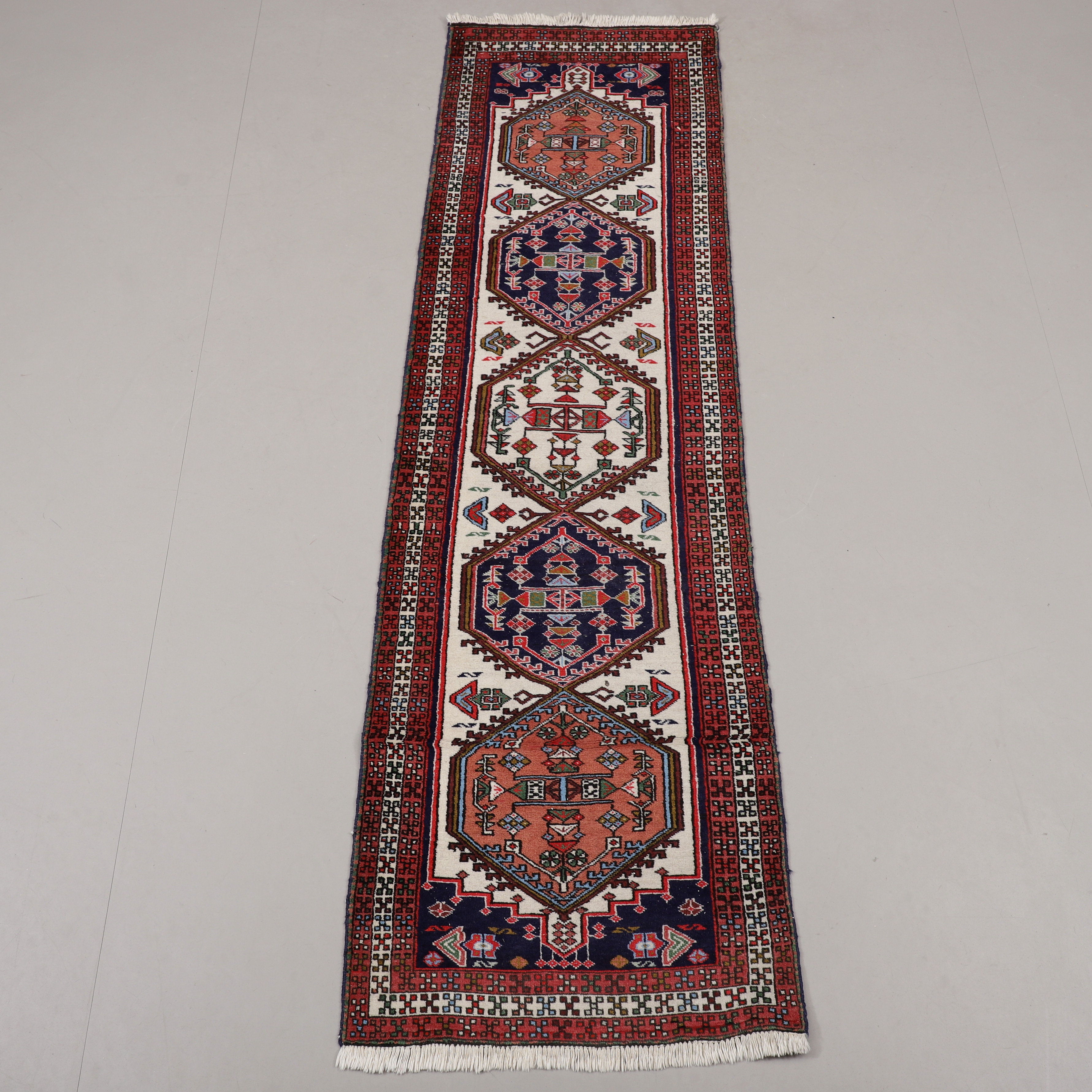 GALLERIMATTA, Ardebil, Iran, mått 275x77 cm.