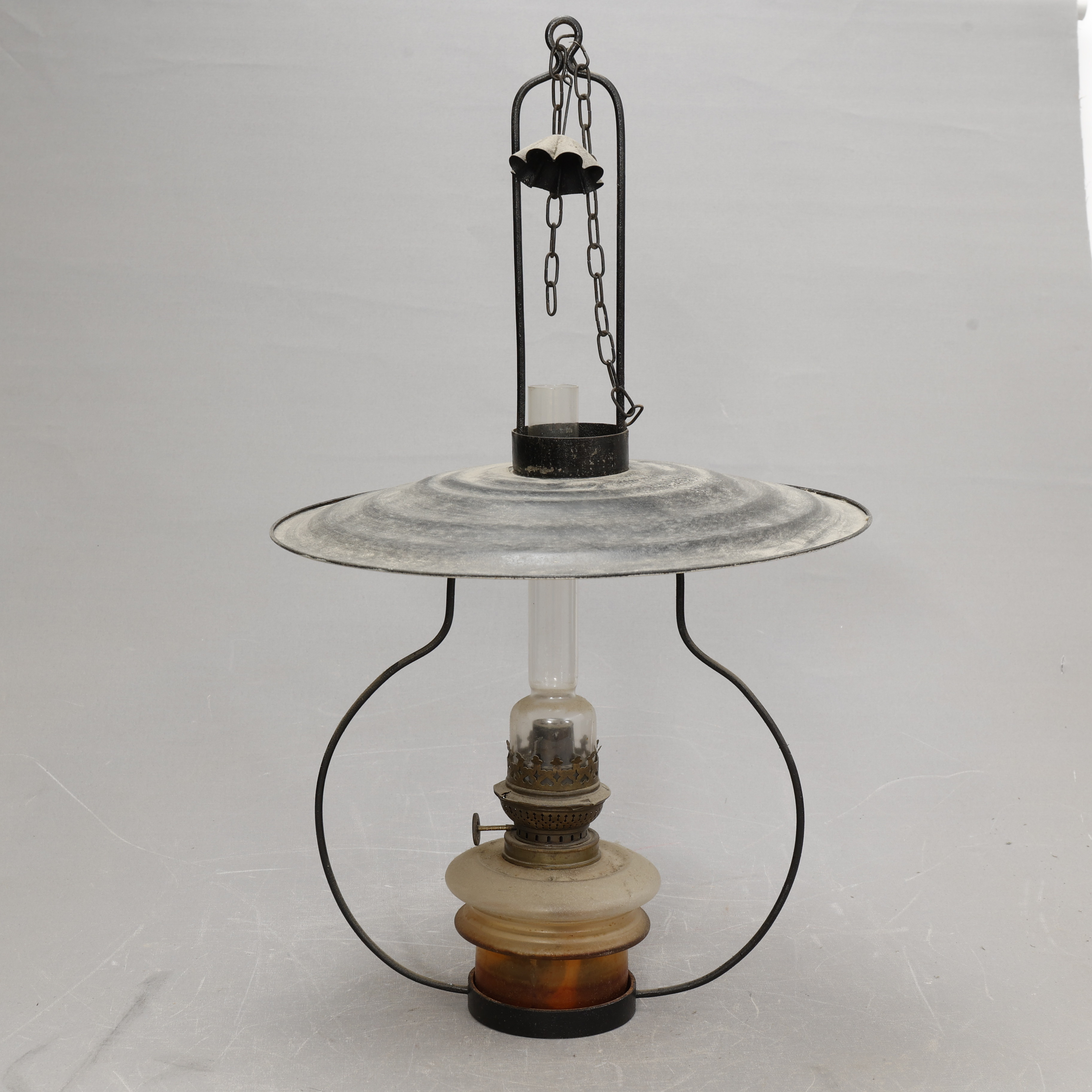 HÄNGFOTOGENLAMPA, 1900-talets första hälft.