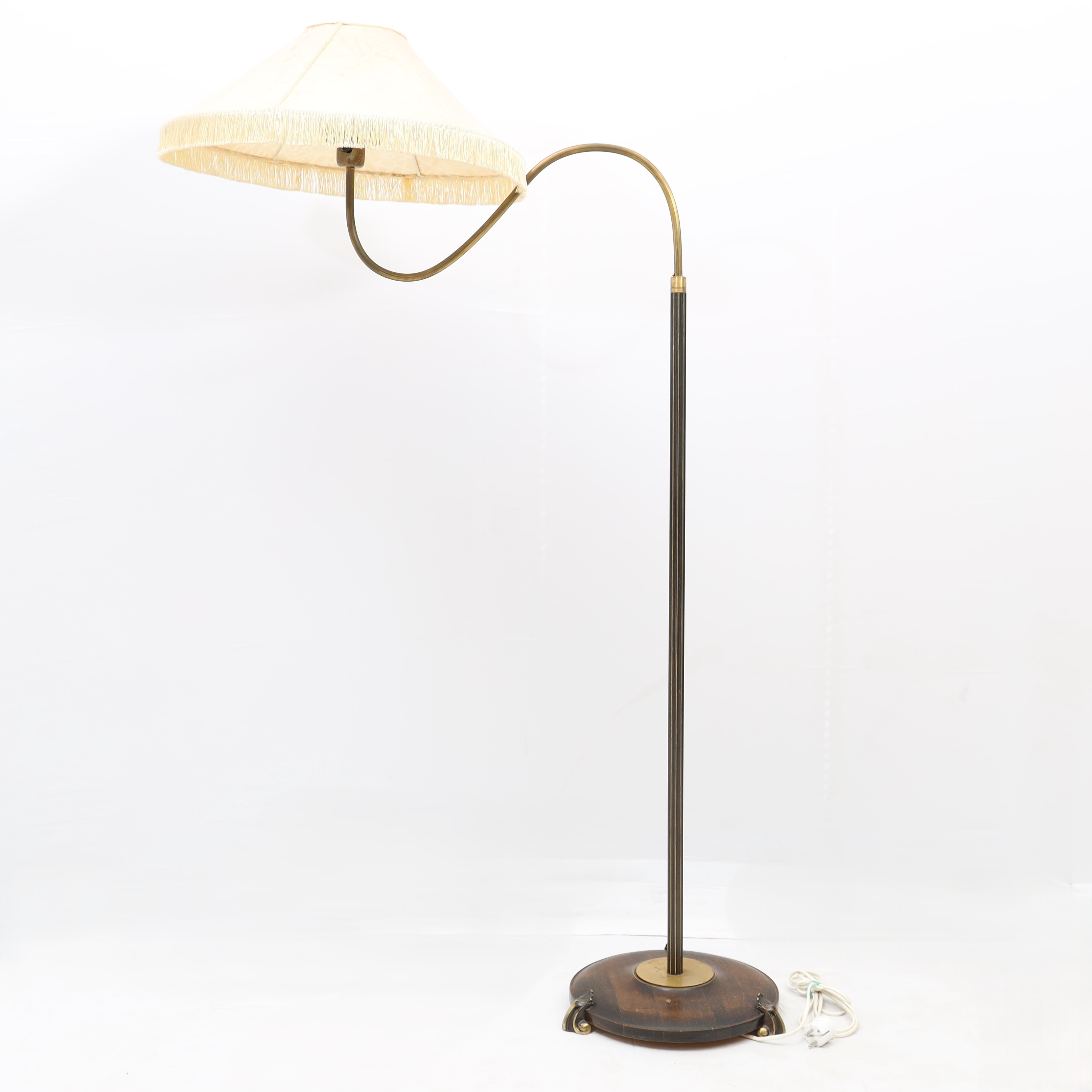 GOLVLAMPA, 1930-1940-tal, Swedish modern, bonad och mässing, textil skärm.