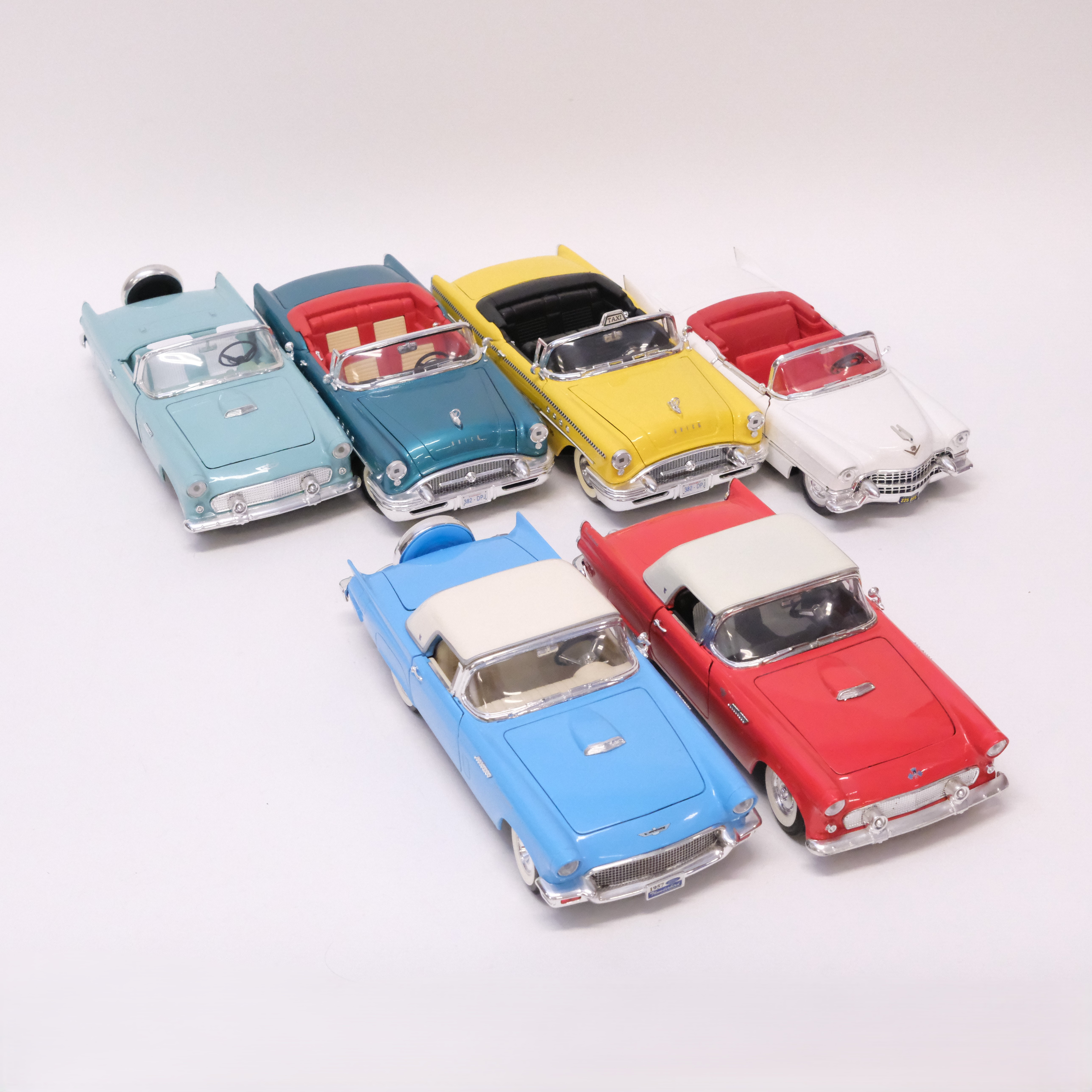 SEX MODELLBILAR. ROAD SIGNATURE MODELS, ROAD TOUGH, REVELL, MIRA OCH MAJORETTE. SKALA 1:18.