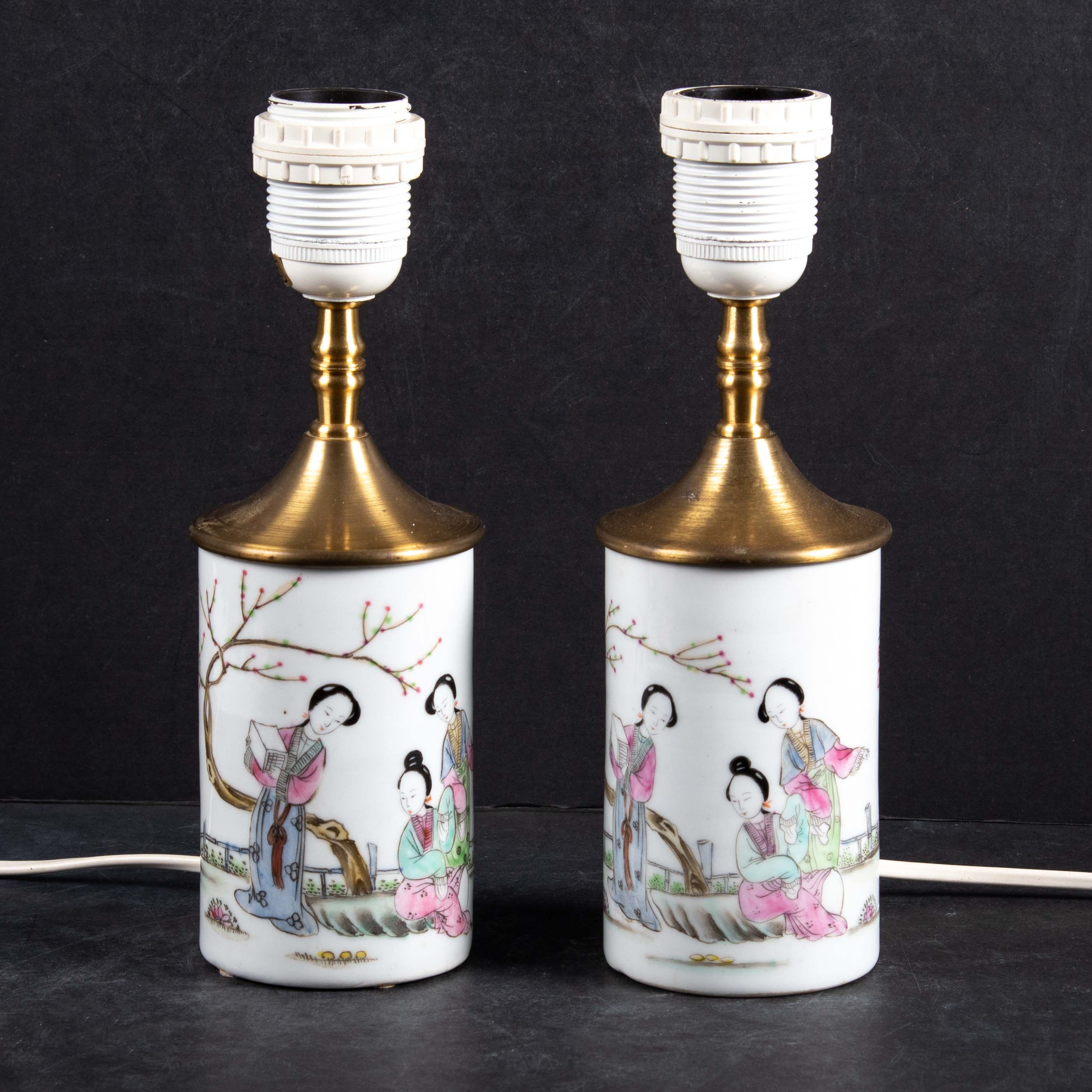 PENSELVAS / BORDSLAMPA, ett par så kallad Brush pot, 1900-tal.
