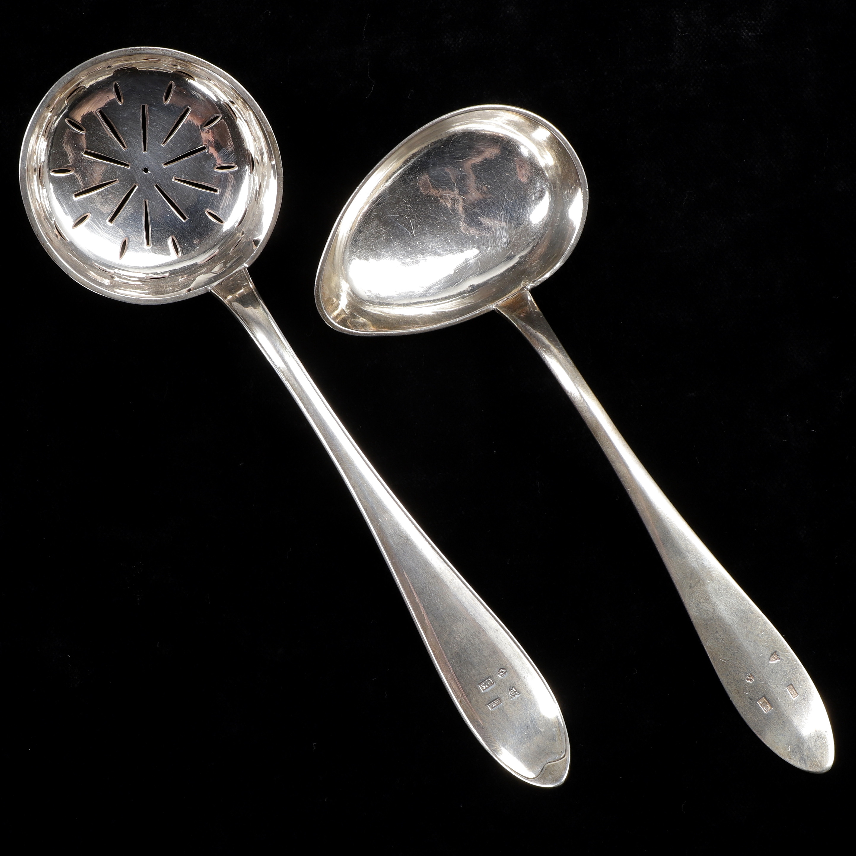 SÅSSLEV samt STRÖSKED, silver, Adam Tillström, Växjö, vikt 105 gram.
