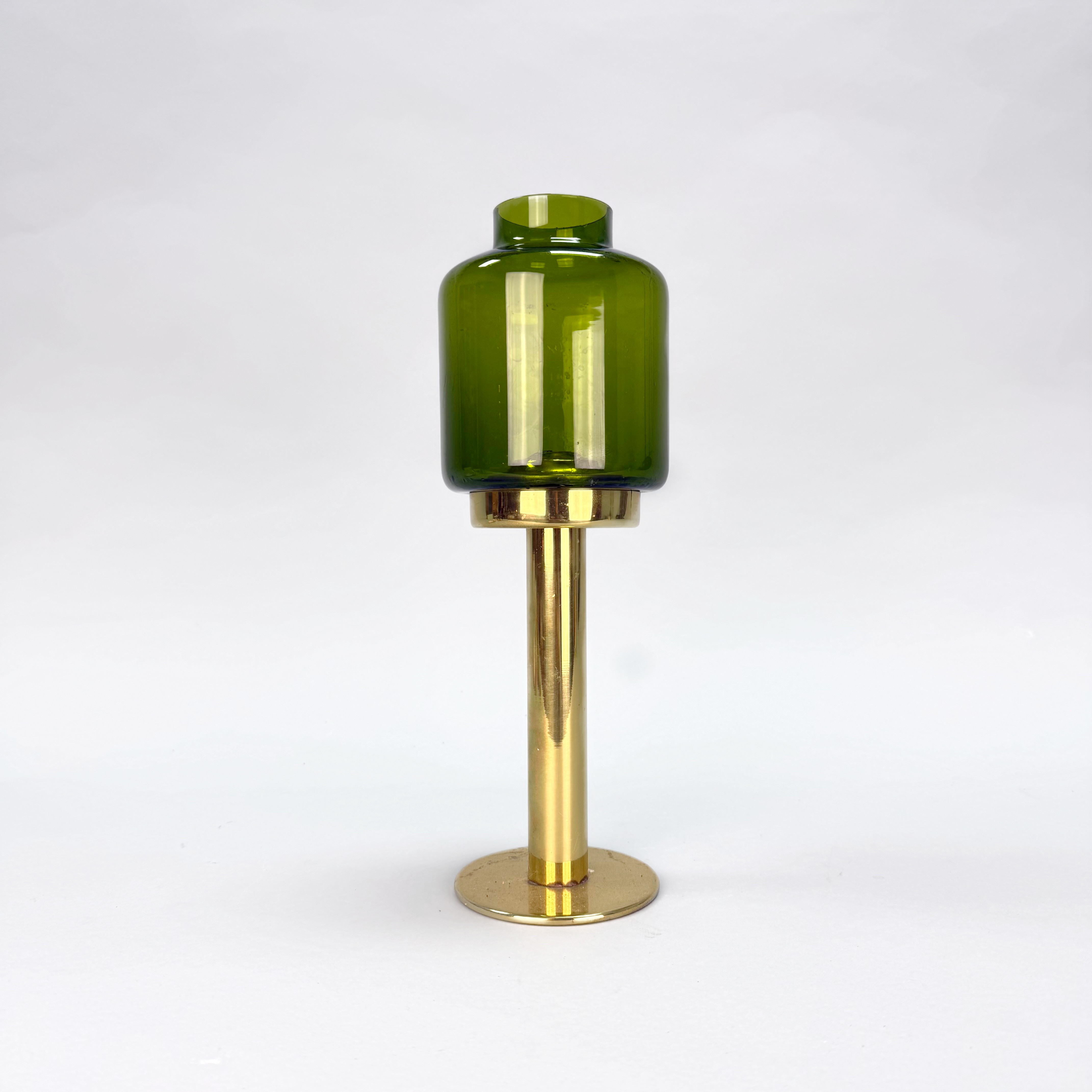 HANS-AGNE JAKOBSSON. LJUSLYKTA, Mässing och färgat glas, Markaryd Made in Sweden 1960 tal.