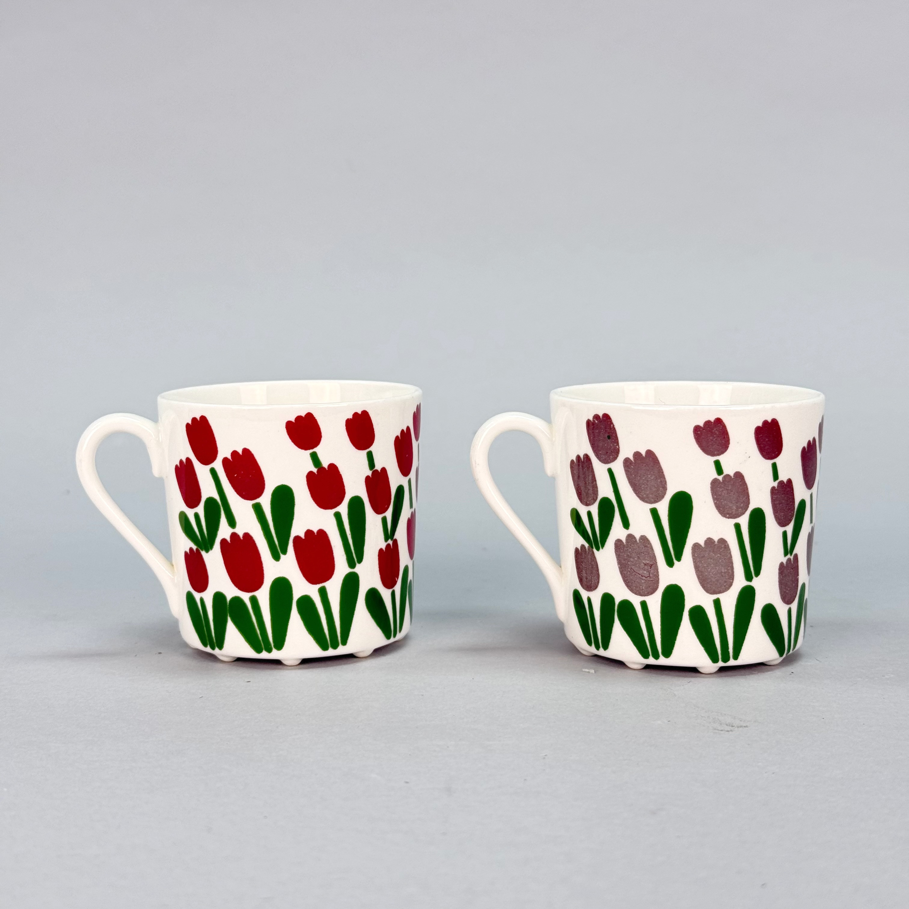 MARGARETA HENNIX. Kaffekoppar med fat, "Juliana" Benporslin, Gustavsberg.