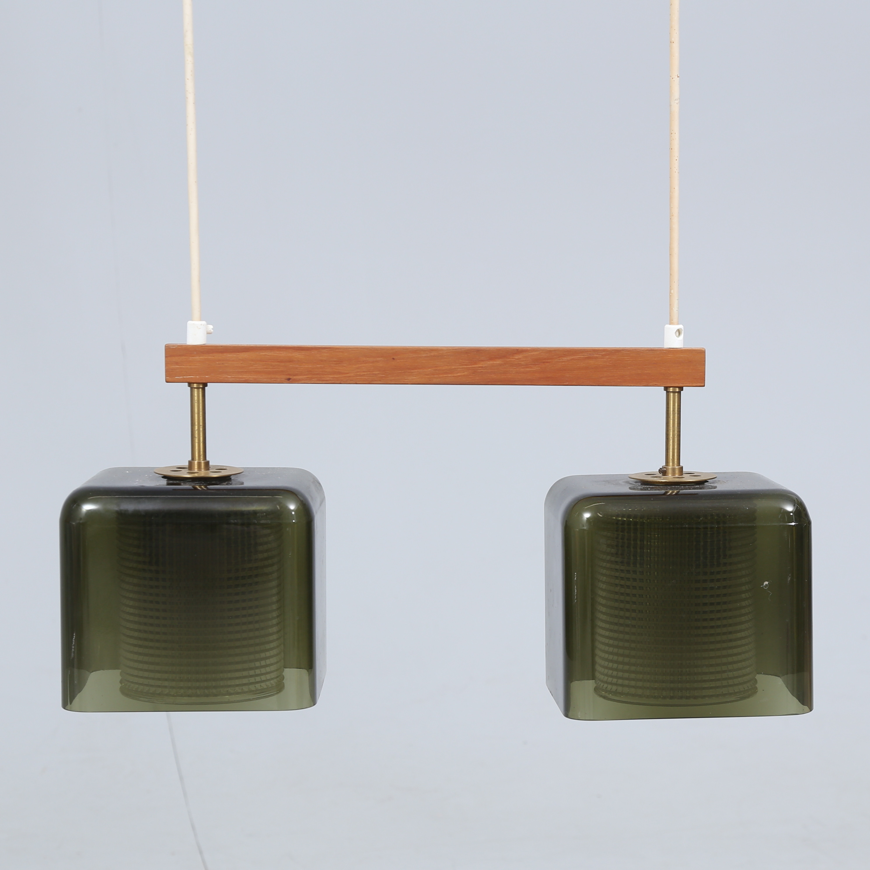 CARL FAGERLUND. Taklampa, grönfärgat glas, teak och mässing, Orrefors, 1960-tal.