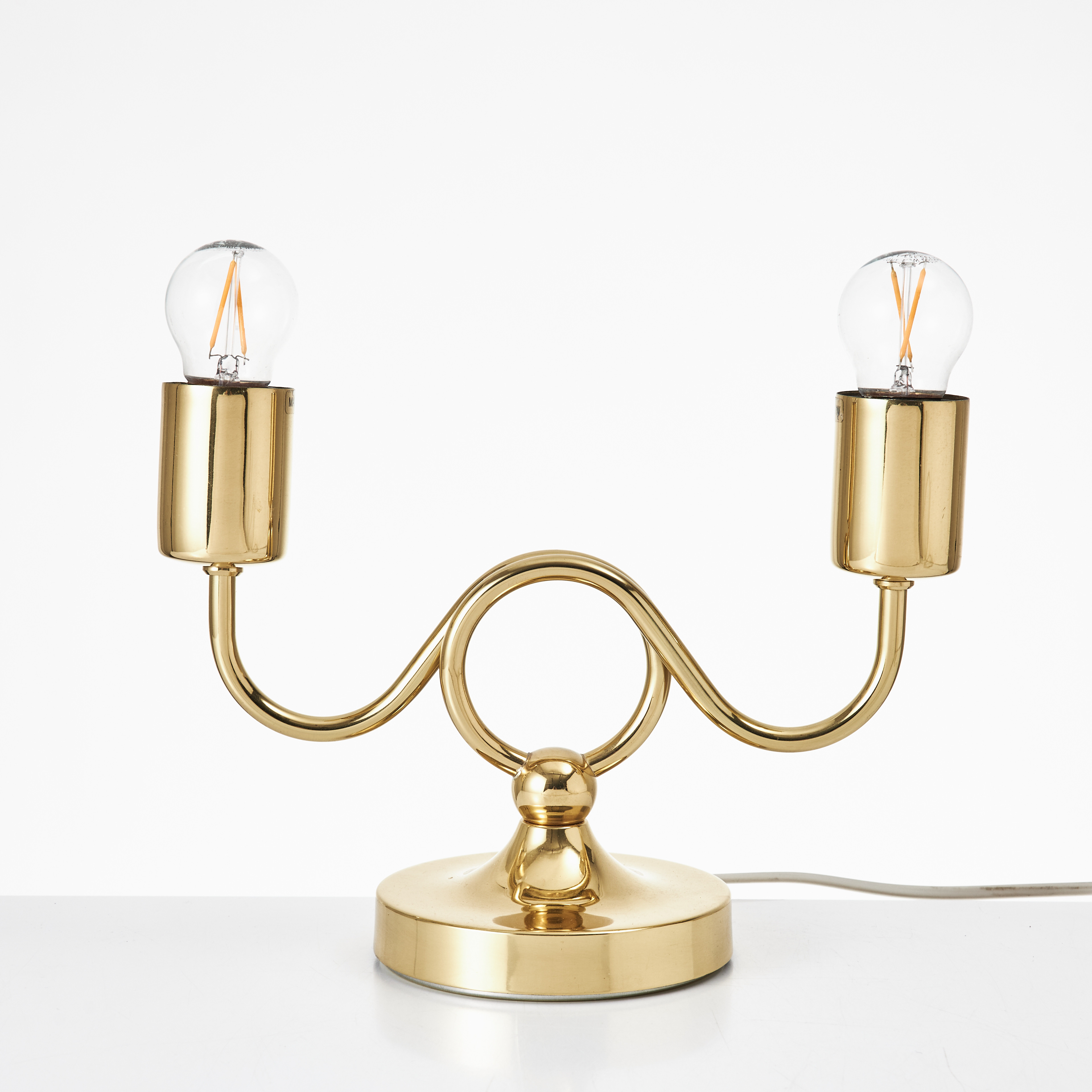 JOSEF FRANK. Bordslampa, modell 2483, Firma Svenskt Tenn, mässing.