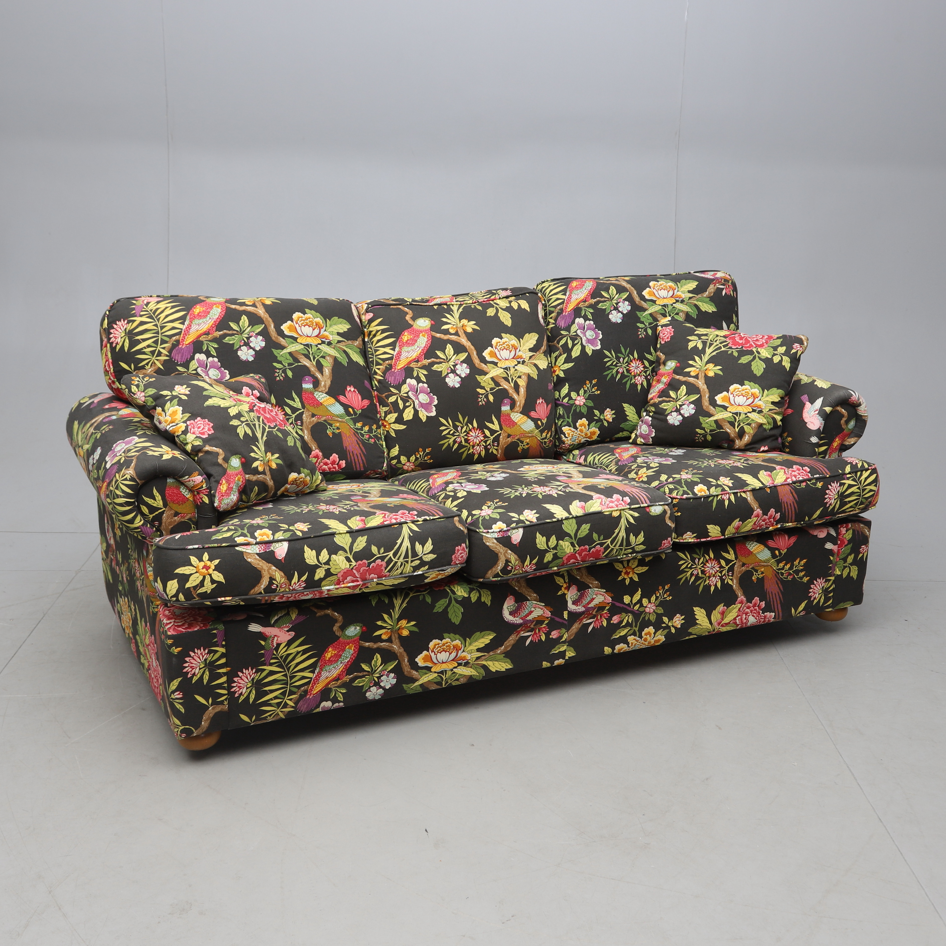 SOFFA, Bröderna Andersson, klädd med "Hydrangea Bird", GP & J Baker, 19-/2000-tal.