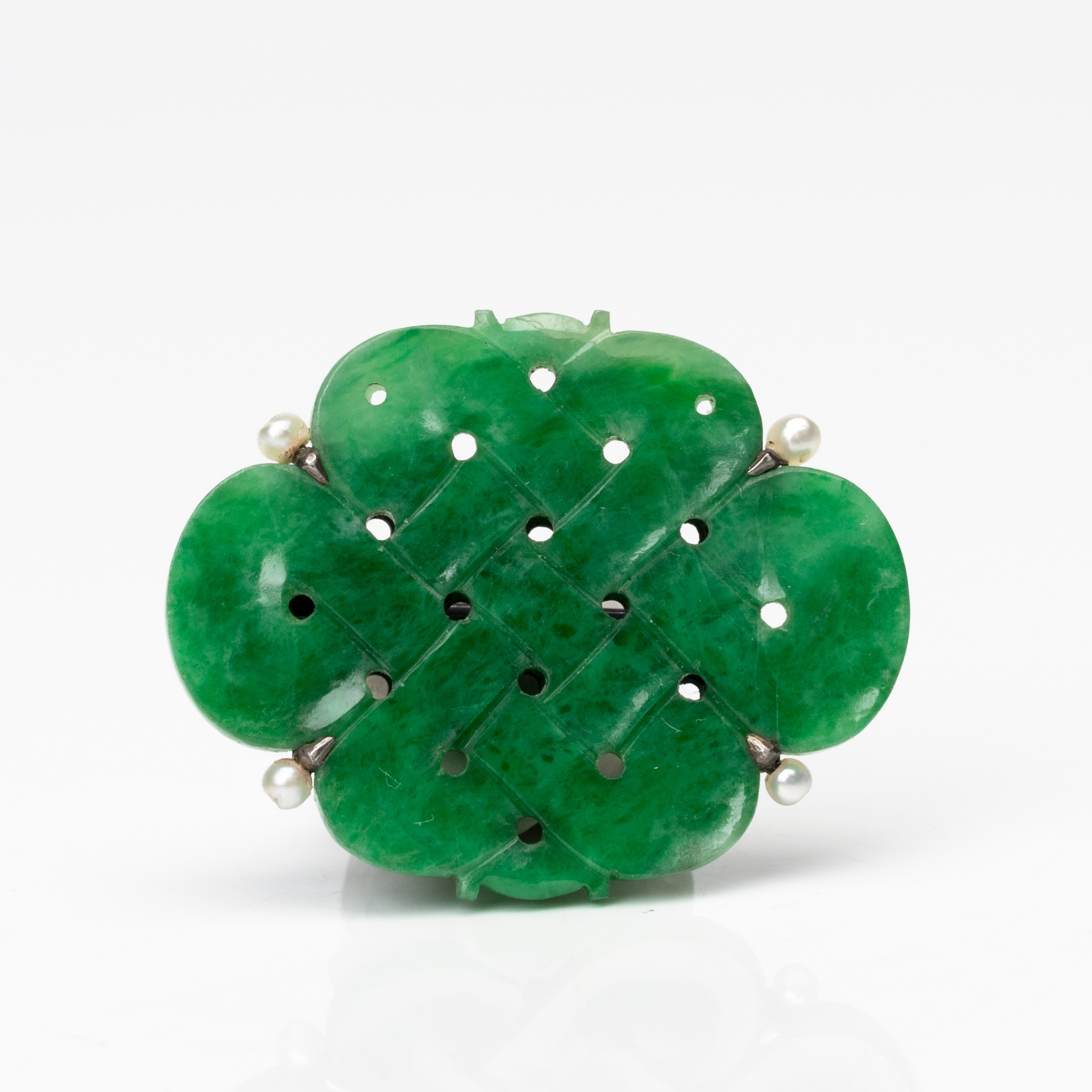 BROSCH, silver med fröpärlor samt grön sten, K&EC, Göteborg, 1939.