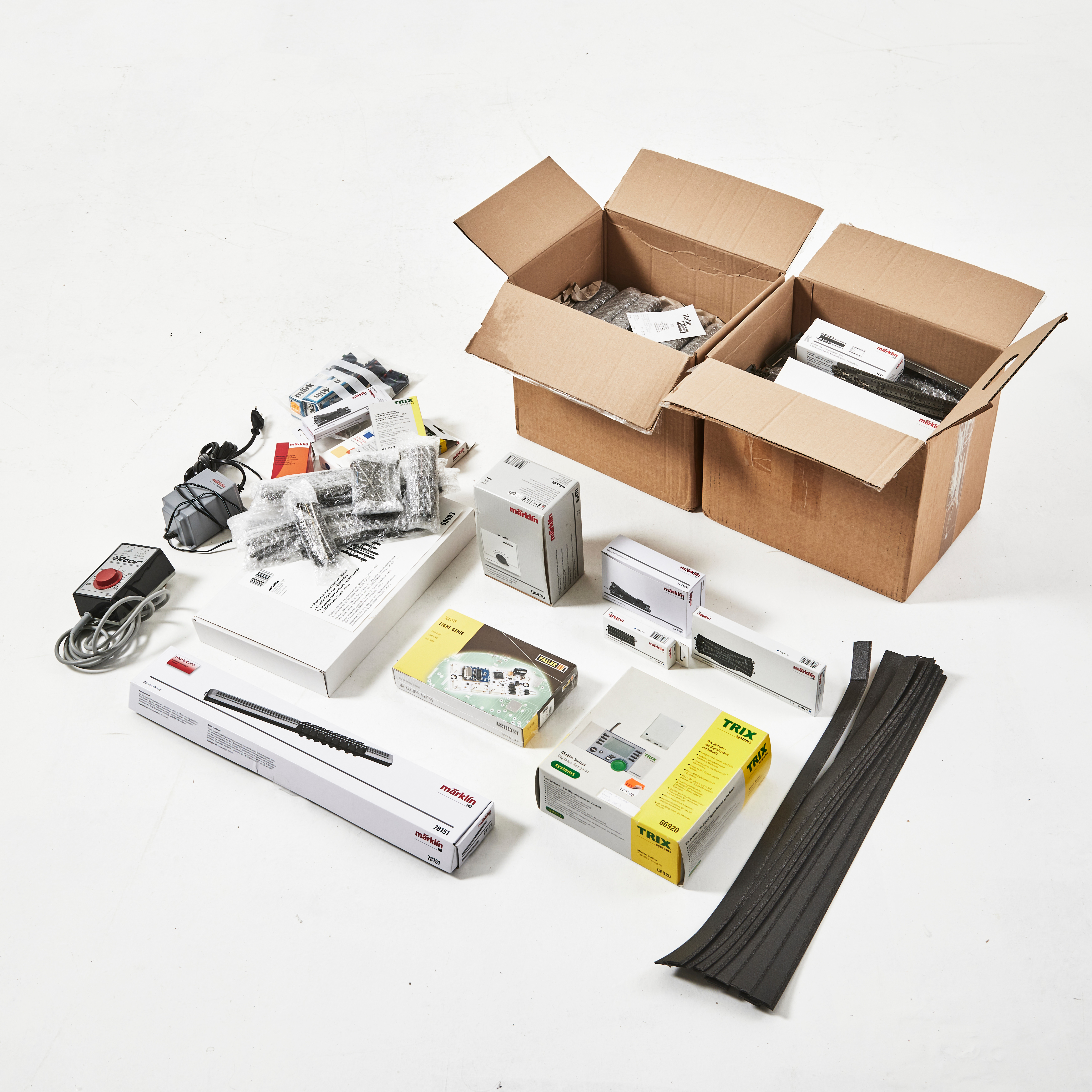 TILLBEHÖR, MÄRKLIN, räls, transformatorer, m.m.