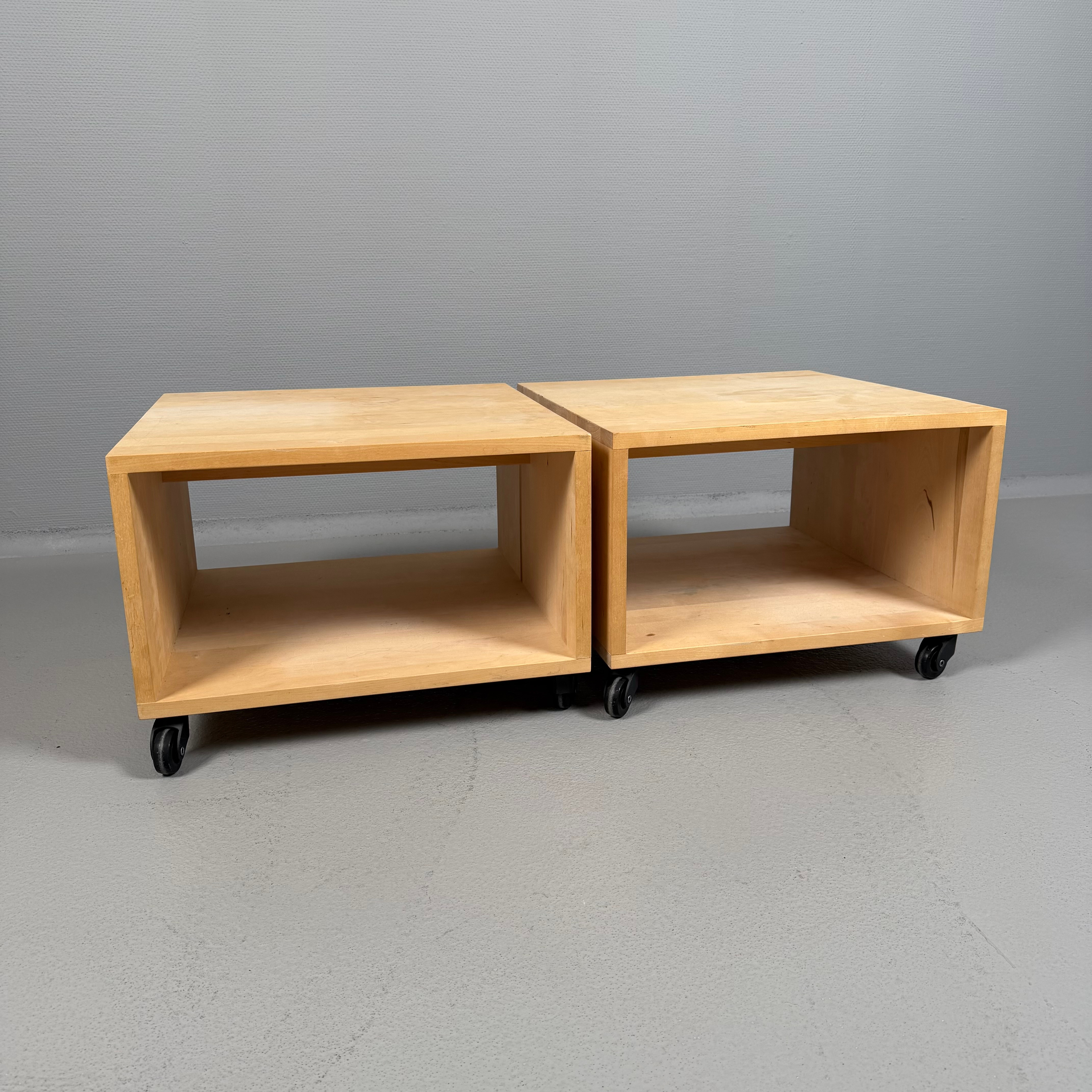 NIRVAN RICHTER (Född 1954). Bord/ Sängbord, 2 st, design för Norrgavel, på hjul, respektive brickmärkt.