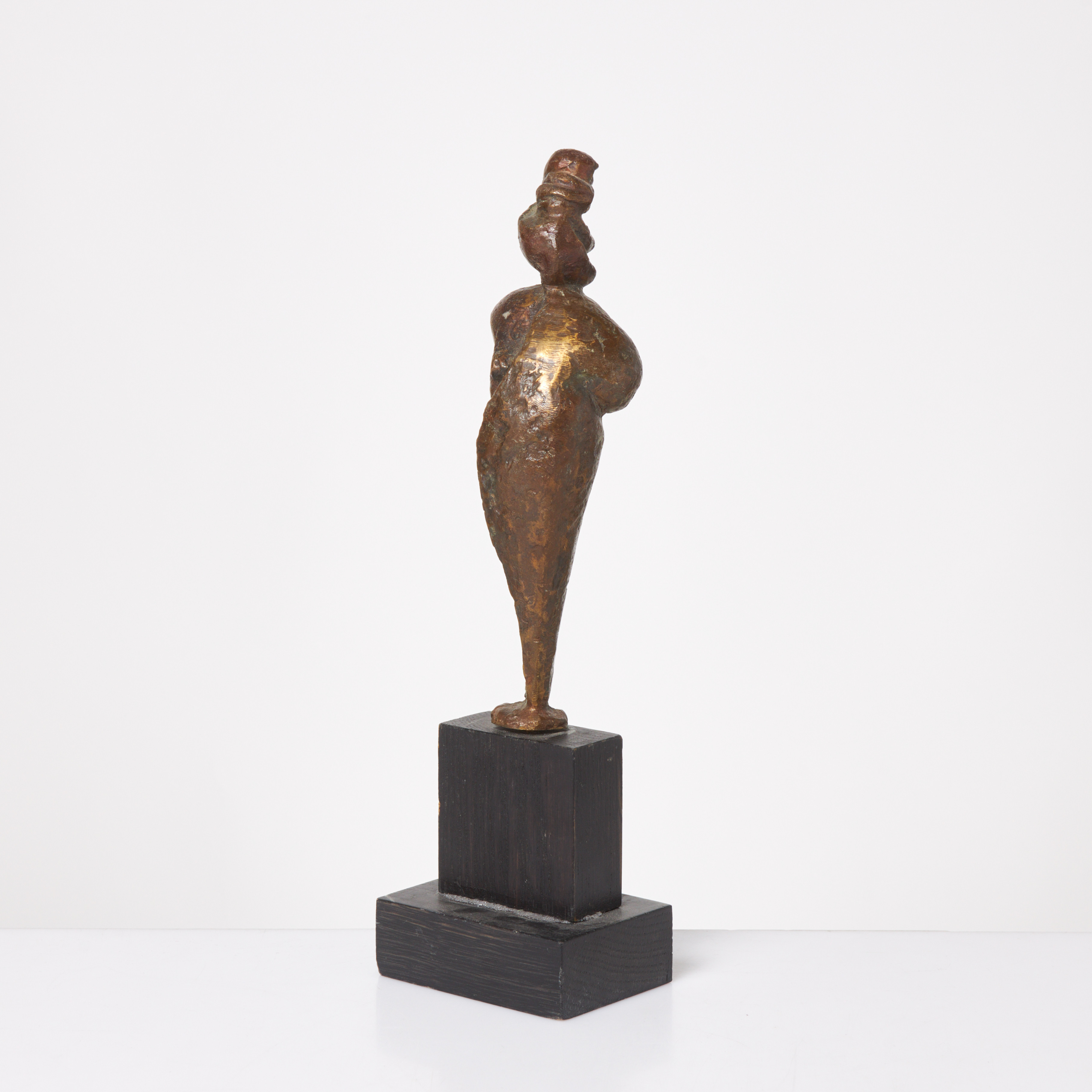 TOMAS ALMBERG (FÖDD 1936). Skulptur, brons, signerad och märkt 1/X, på träsockel.