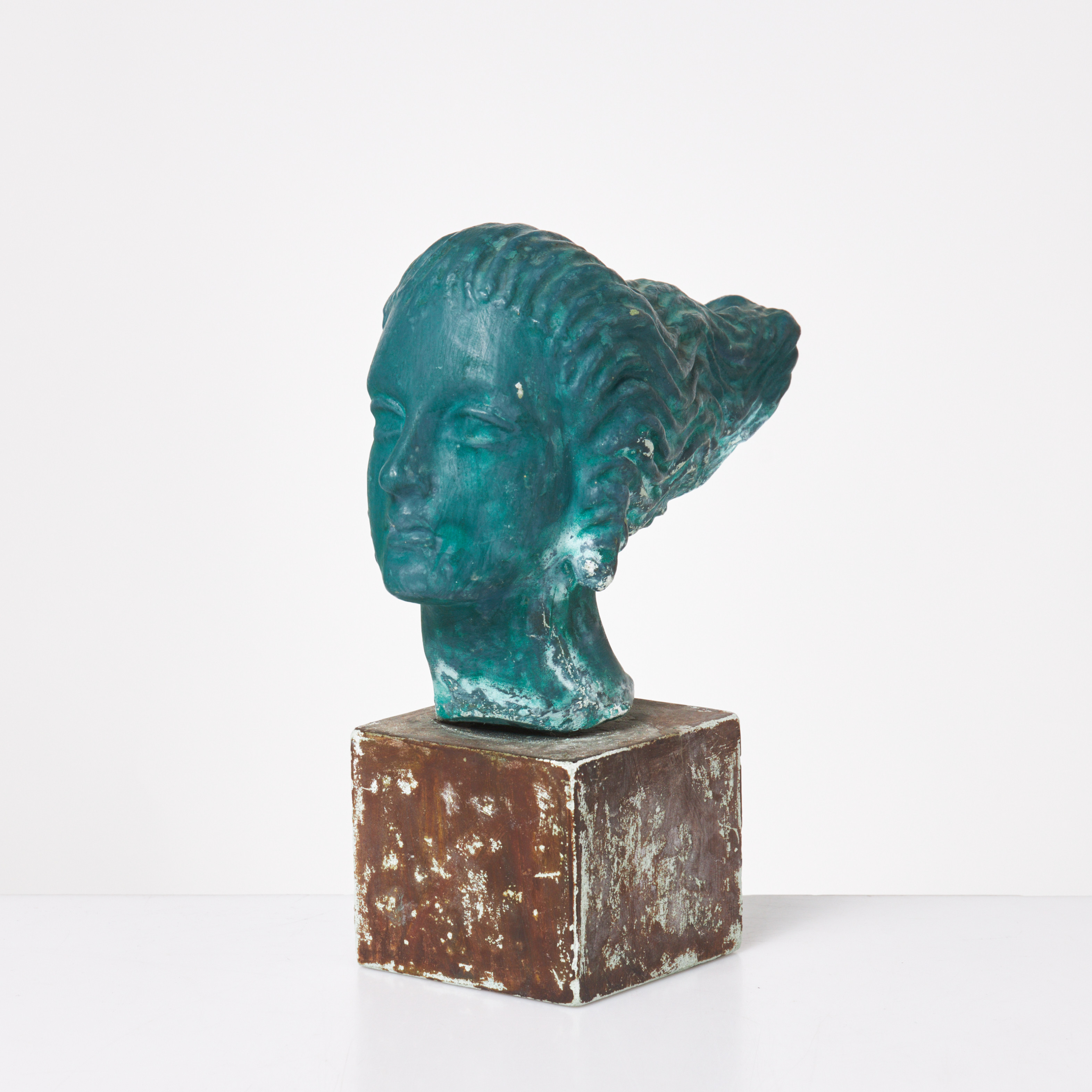 CARIN NILSON. TILLSKRIVEN. Skulptur, gips, osignerad.