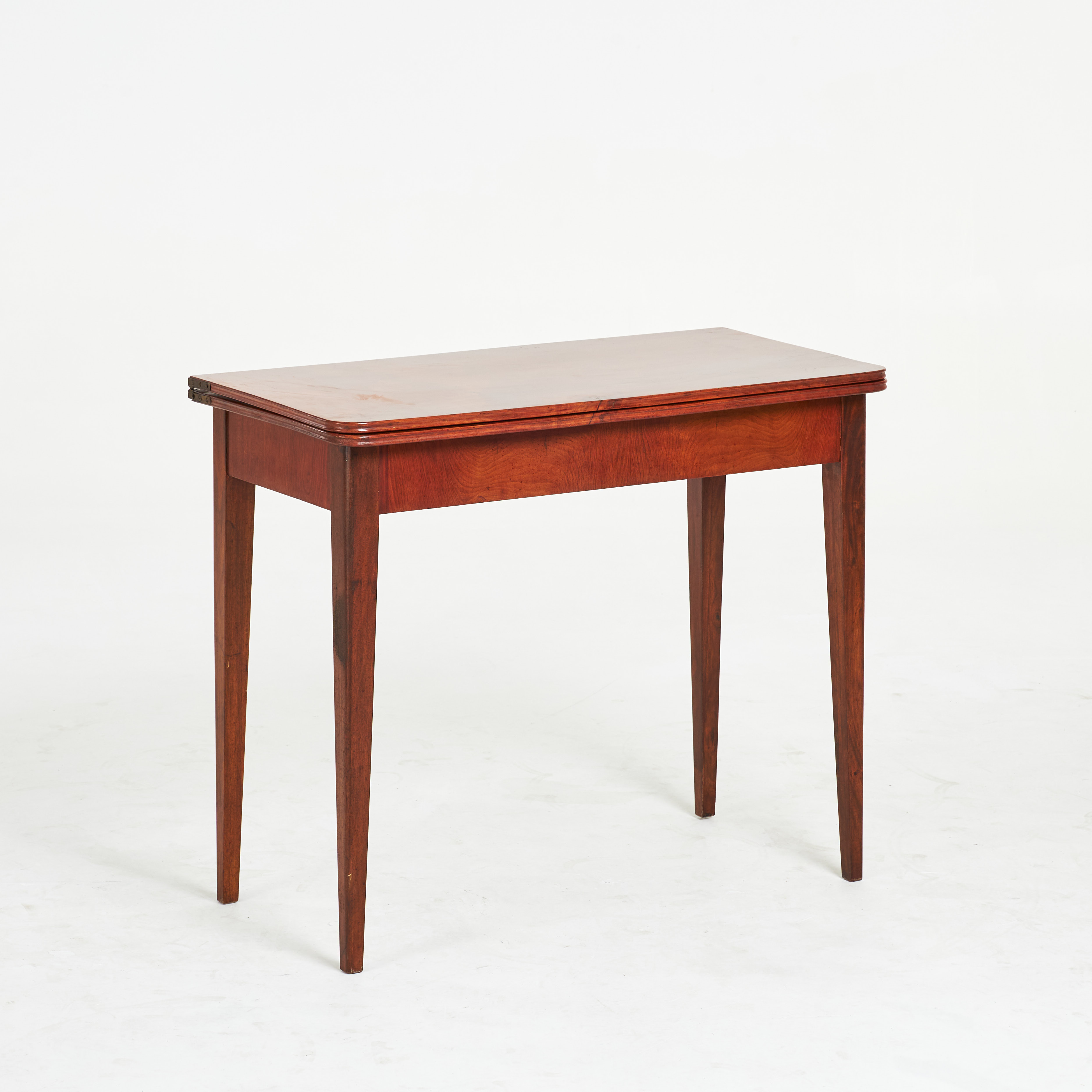 SPELBORD, 18/1900-tal, mahogny, invändigt filtklädd med spelplan.