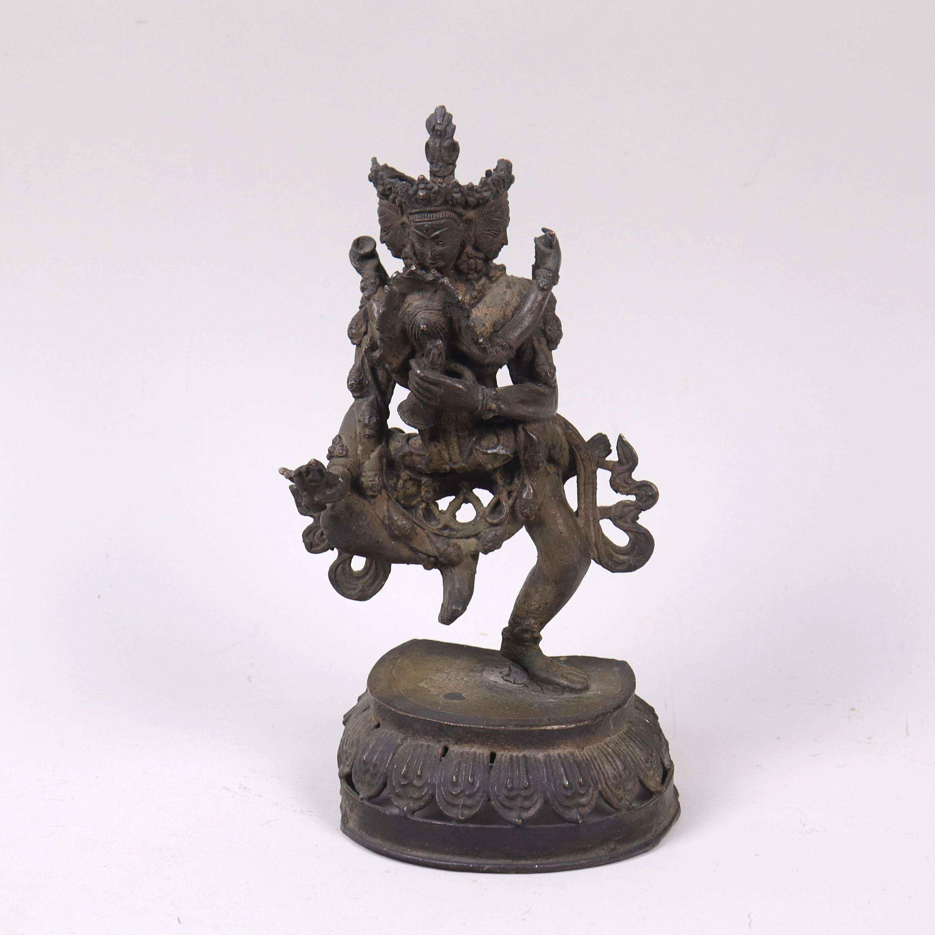 SKULPTUR, brons, Nepal, Vishnu/Shiva med gemål, 1900-tal.