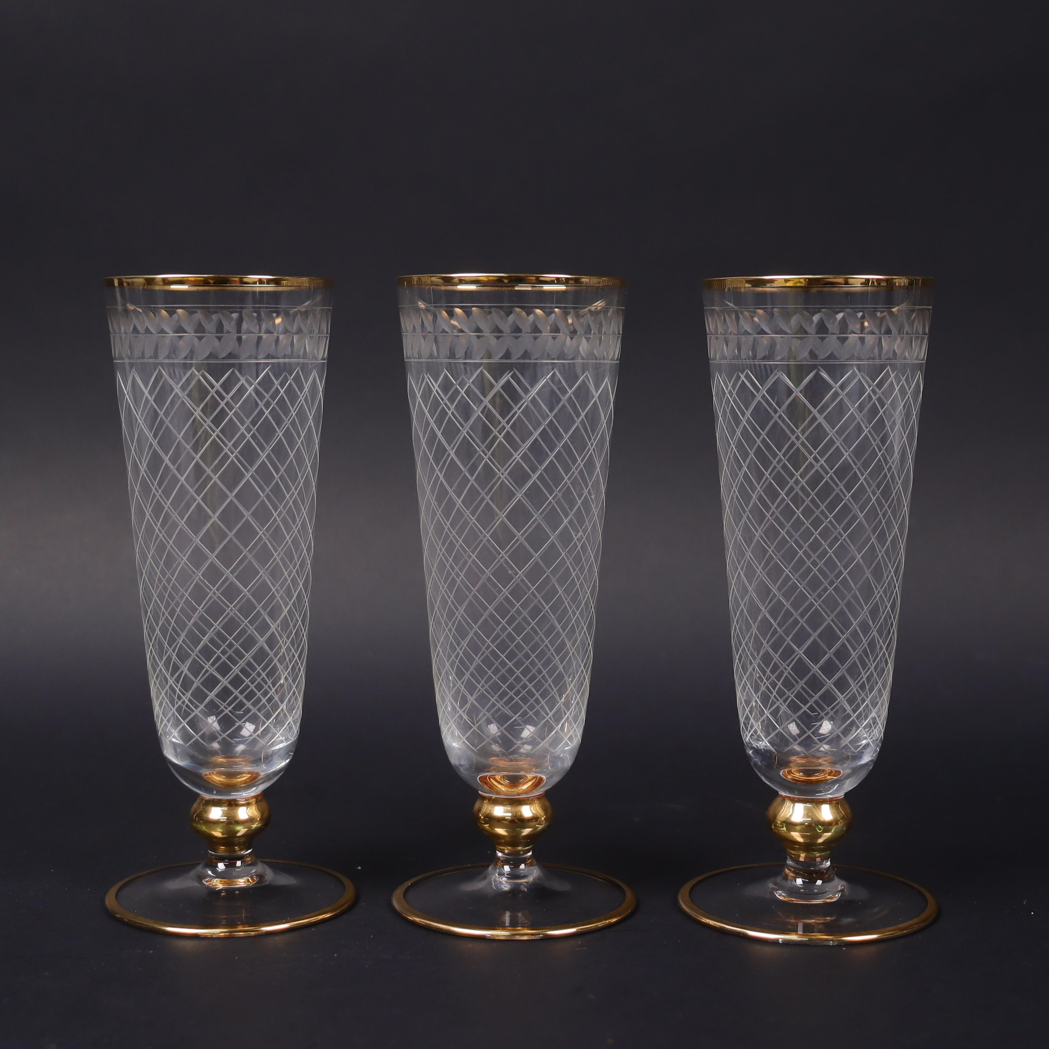 CHAMPAGNEGLAS, 18 st, graverad dekor, delvis förgyllda, Tyskland, 1900-talets andra hälft.