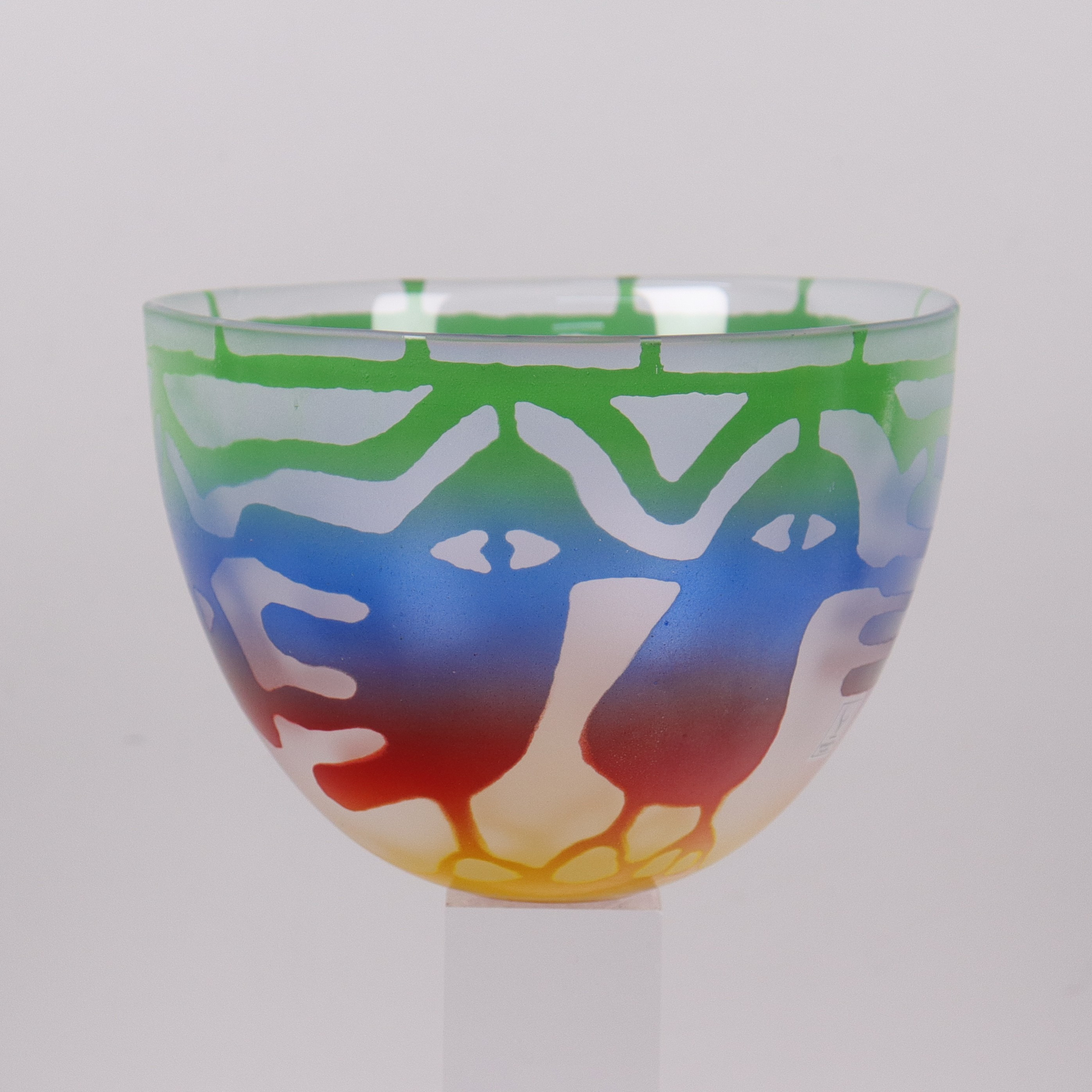 SKÅL, "Magnor", Johansfors Glasbruk, glas med polykrom dekor.