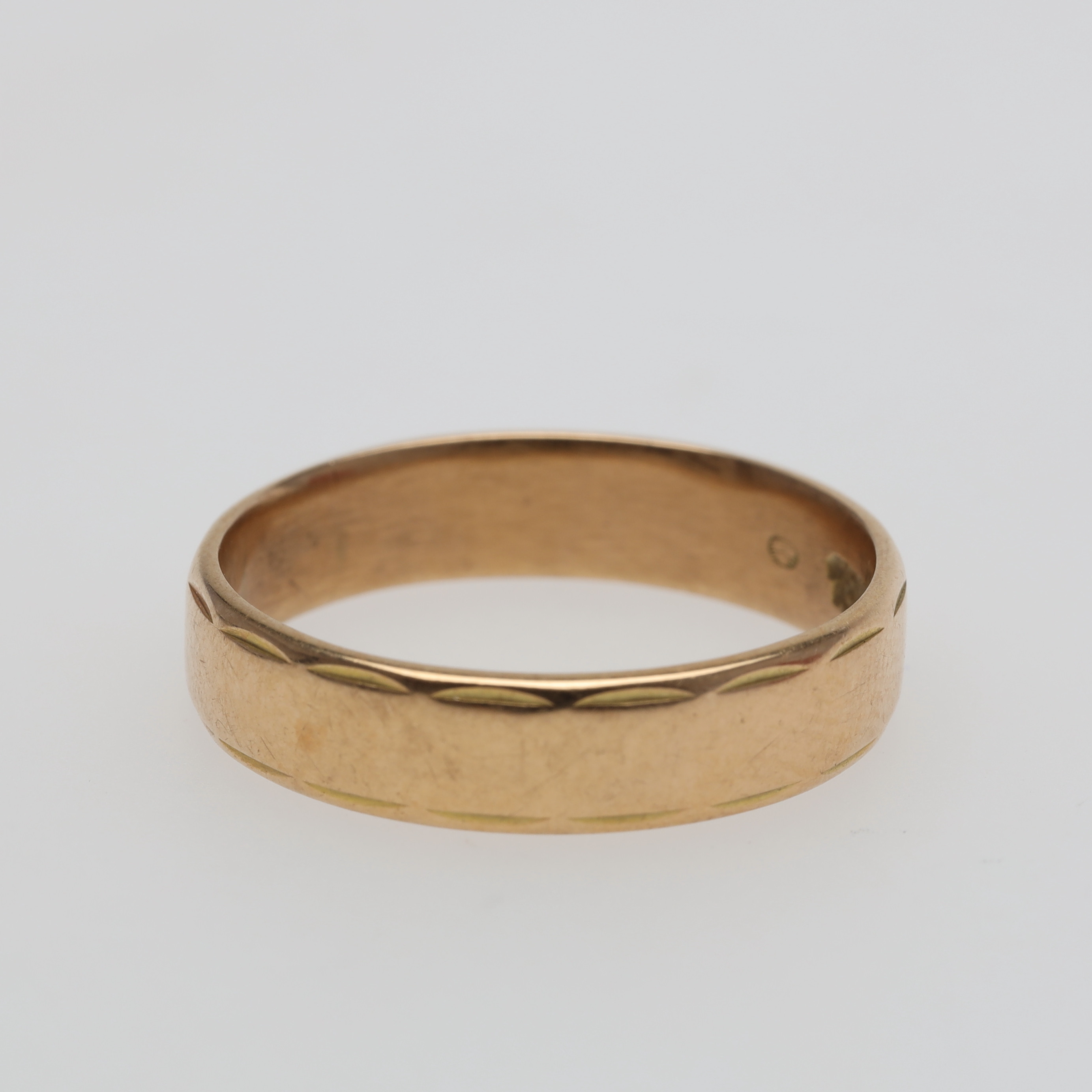 RING 18K guld vikt ca 3,6 gram.