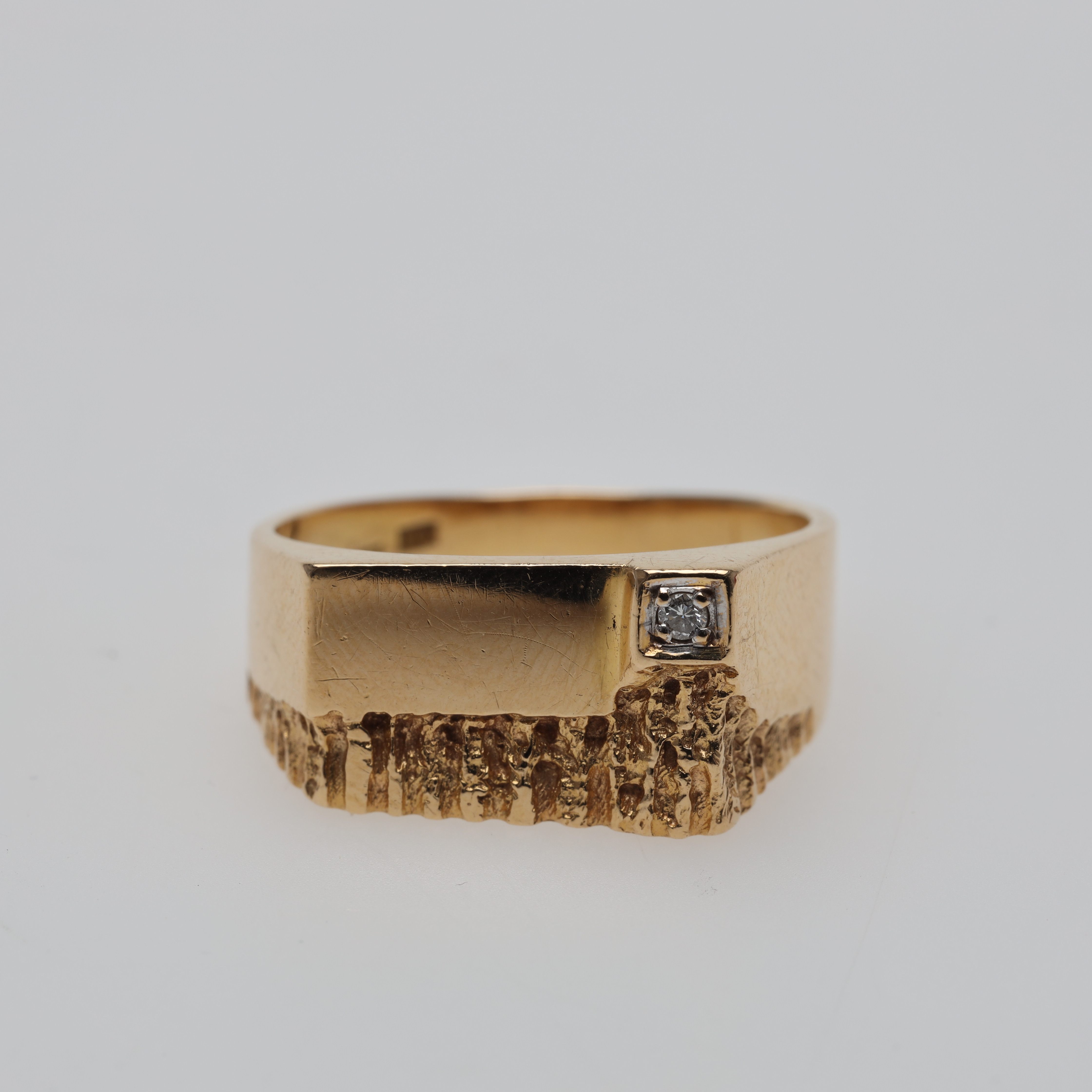 KLACKRING med diamant 18K guld bruttovikt ca 5,4 gram.
