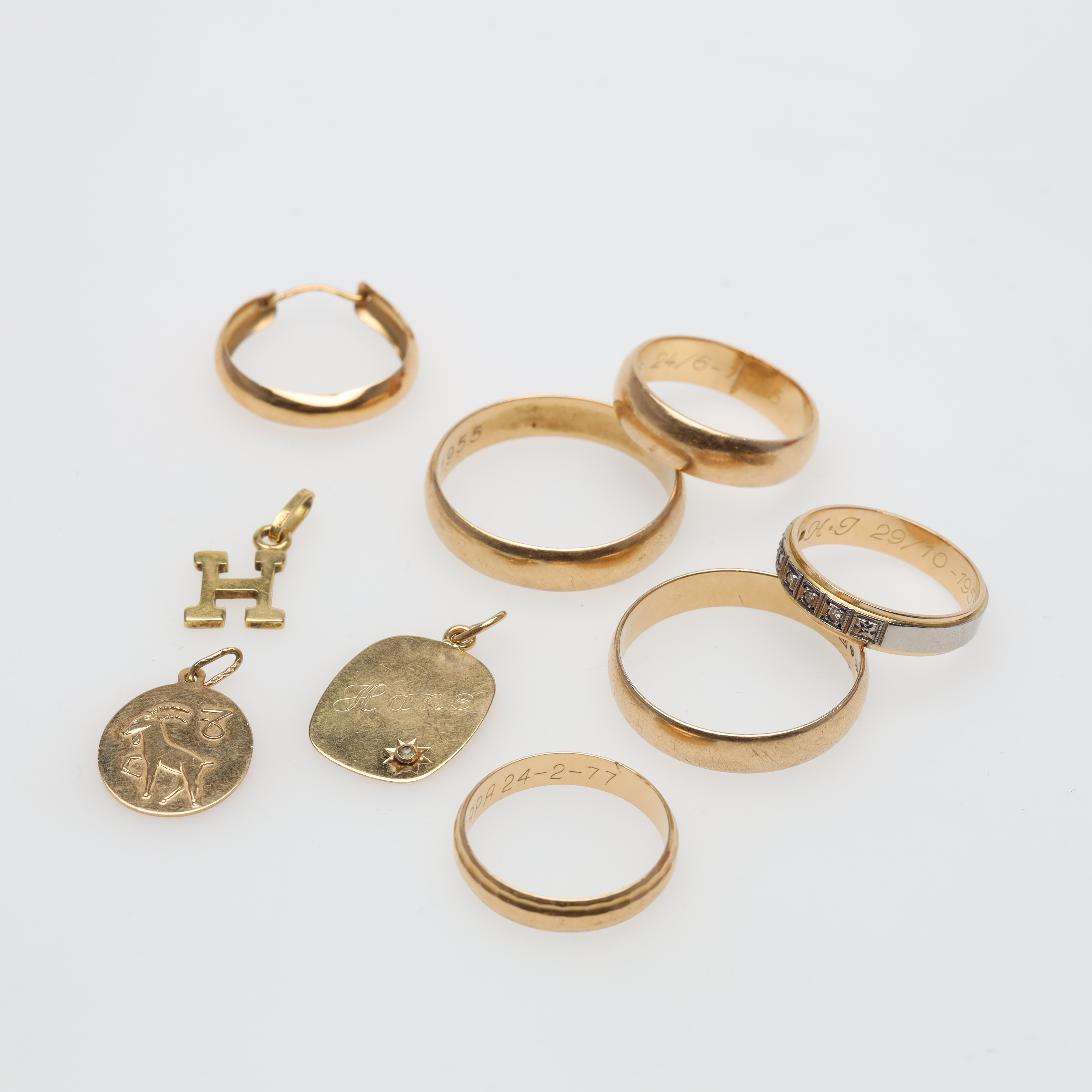 PARTI GULD 18K bruttovikt ca 28,7 gram.