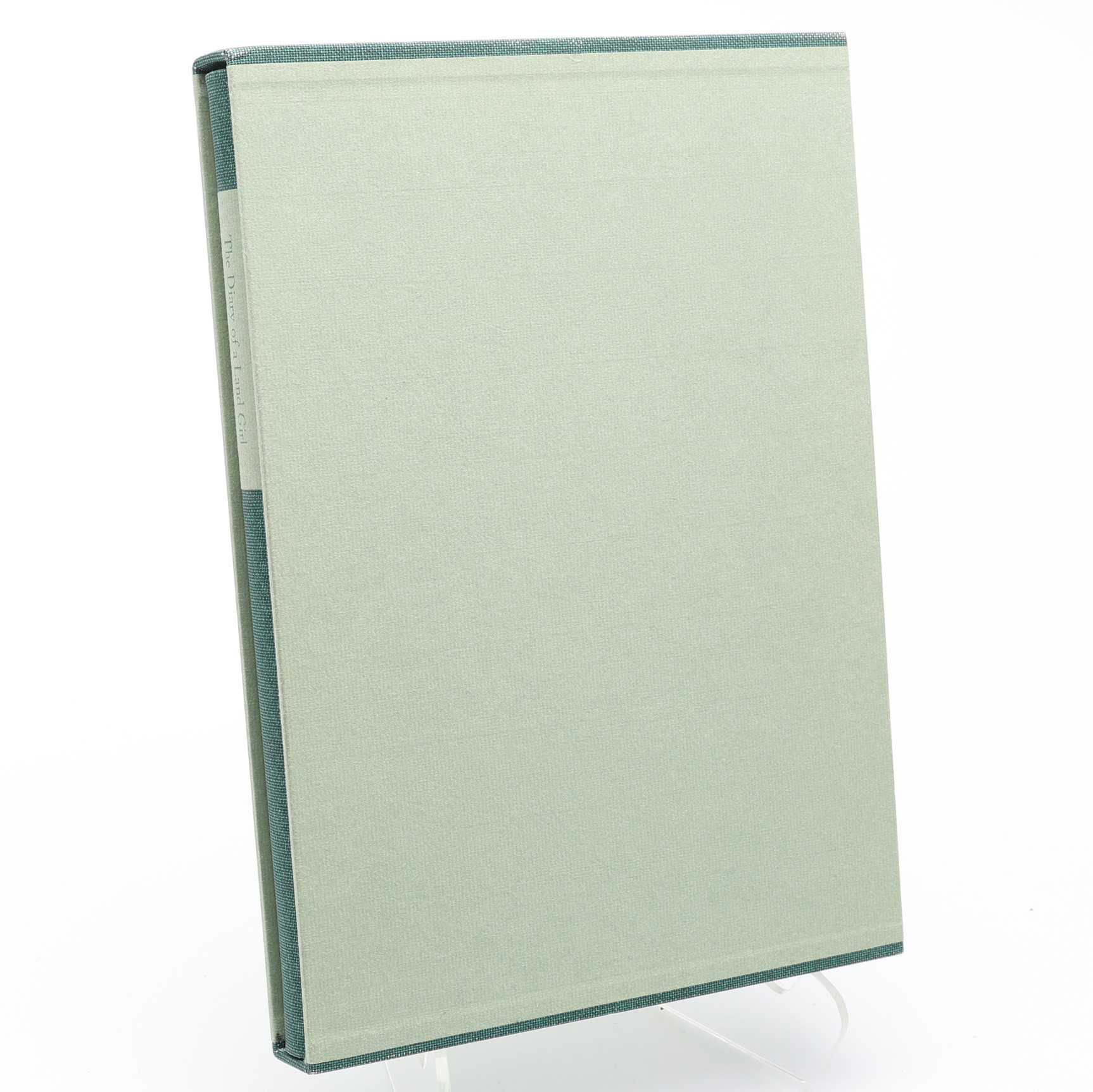 BIBLIOFILI. THE DIARY OF A LAND GIRL AV DEN BRITTISKA TRÄSNITTSKONSTNÄREN GWENDA MORGAN TRYCKT AV THE WITTINGTON PRESS 2002 - NR. 205 AV 300 EXEMPLAR.