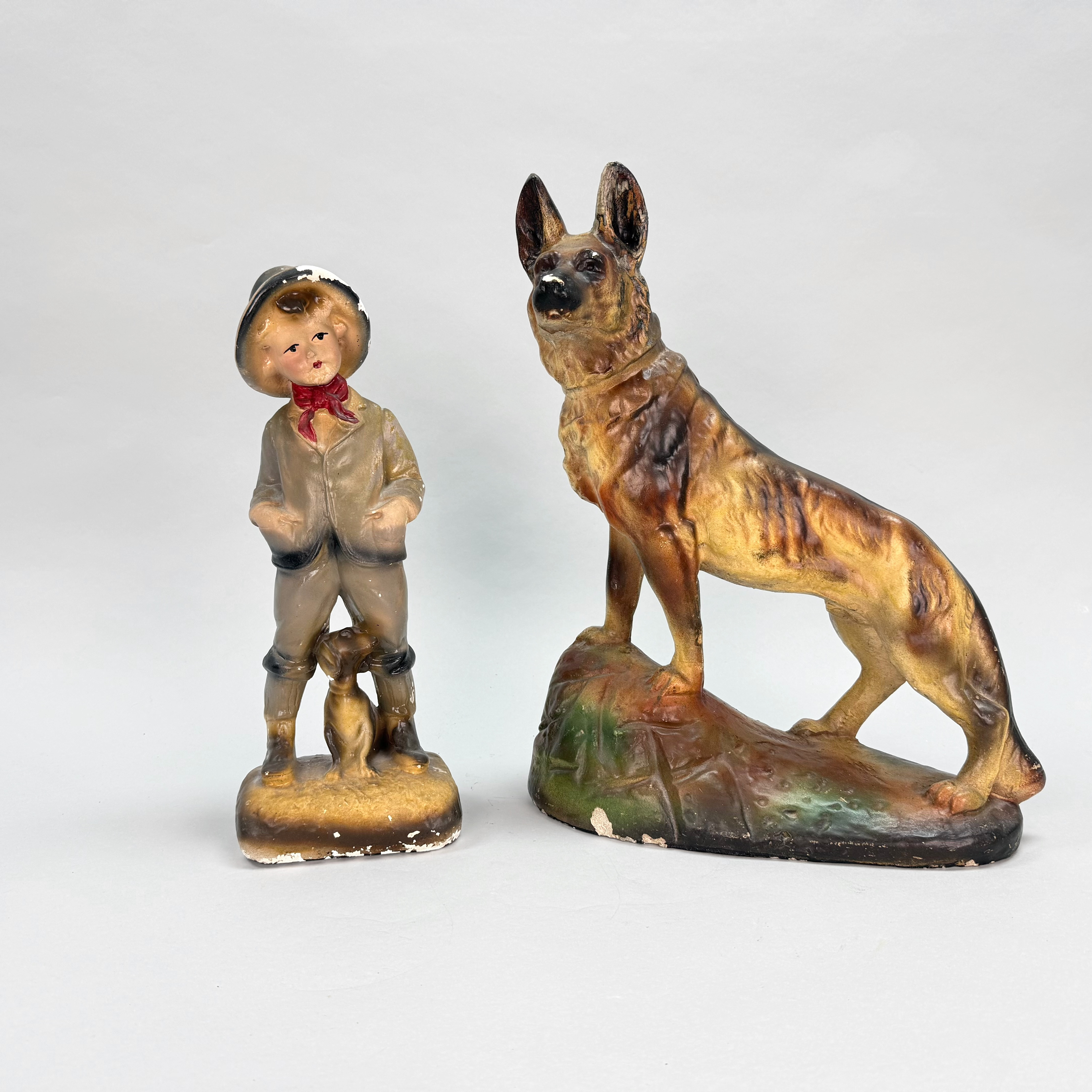 FIGURINER - Gips, bemålat, hund och pojke.