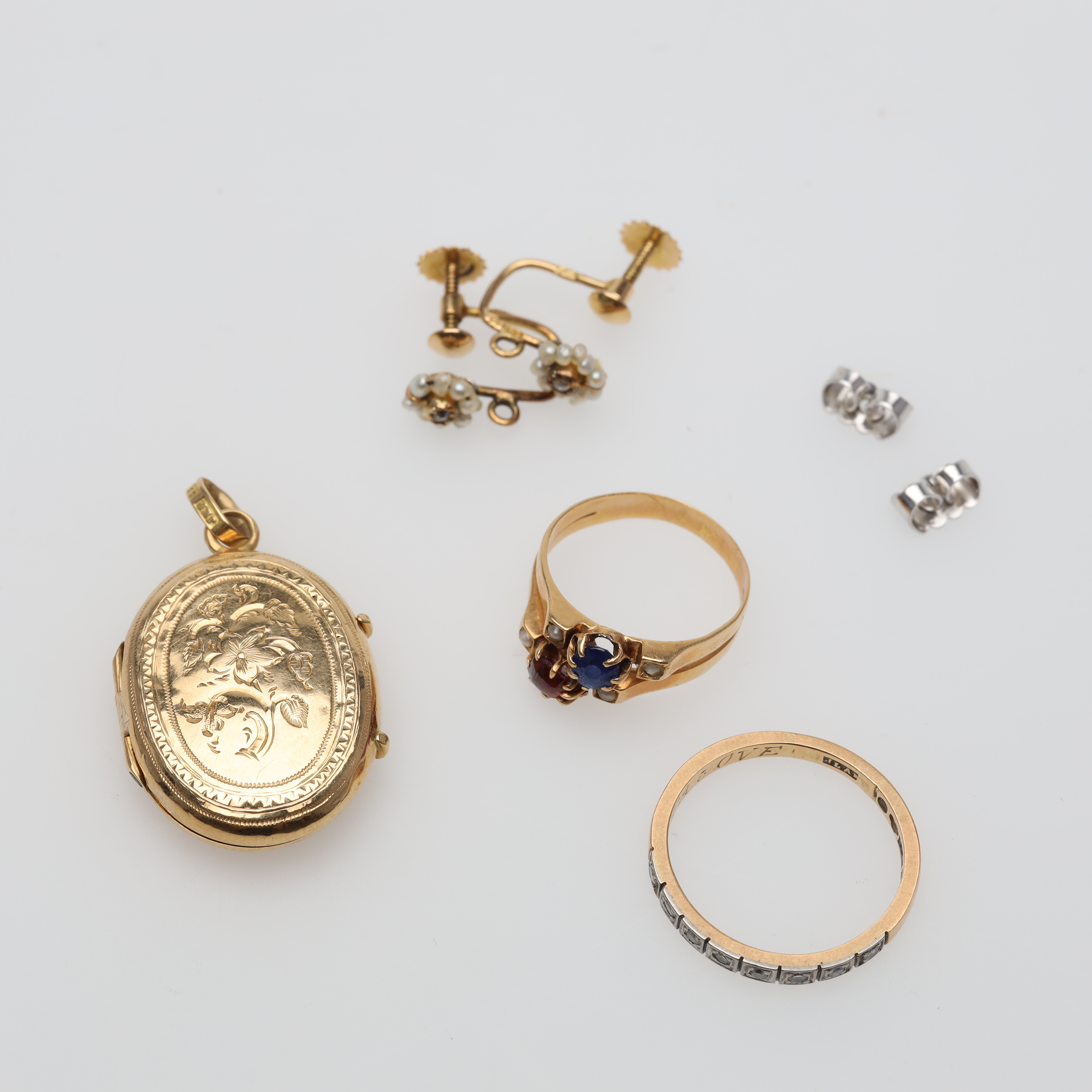 PARTI GULD 18K bruttovikt ca 9,9 gram.