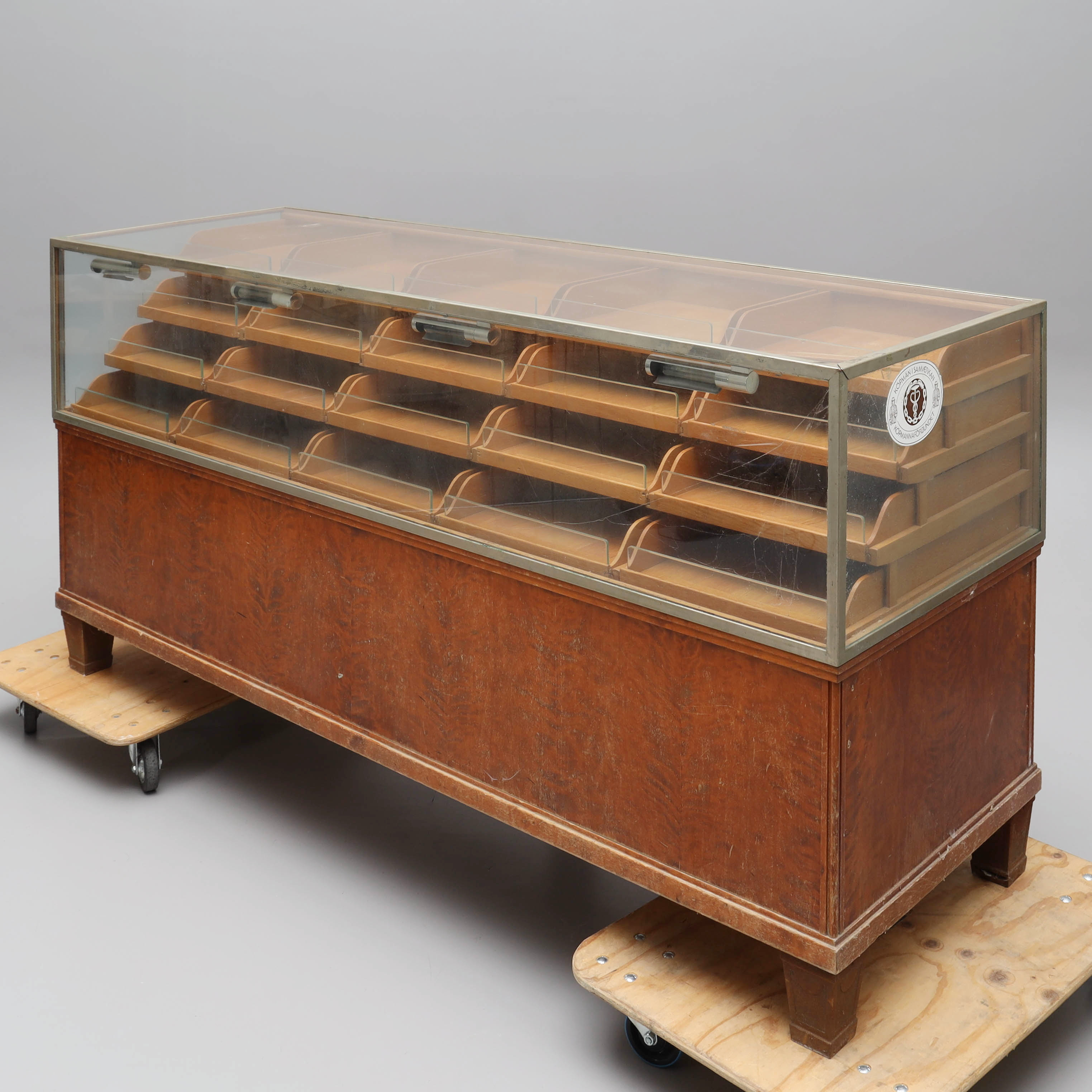 KÖPMANSDISK, fanérad i björk och ek, 1950/60-tal.
