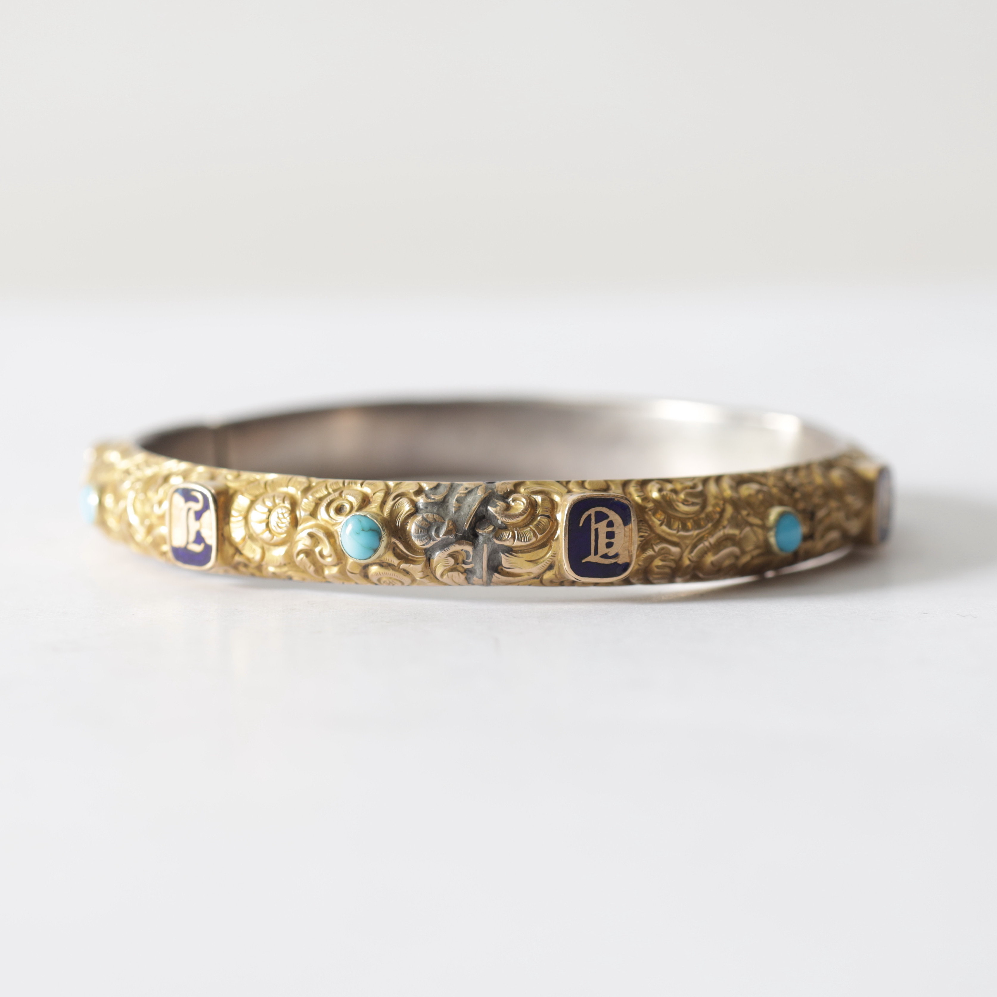 ARMRING, gulddoublé med emalj & stenar, 1800-talets mitt.