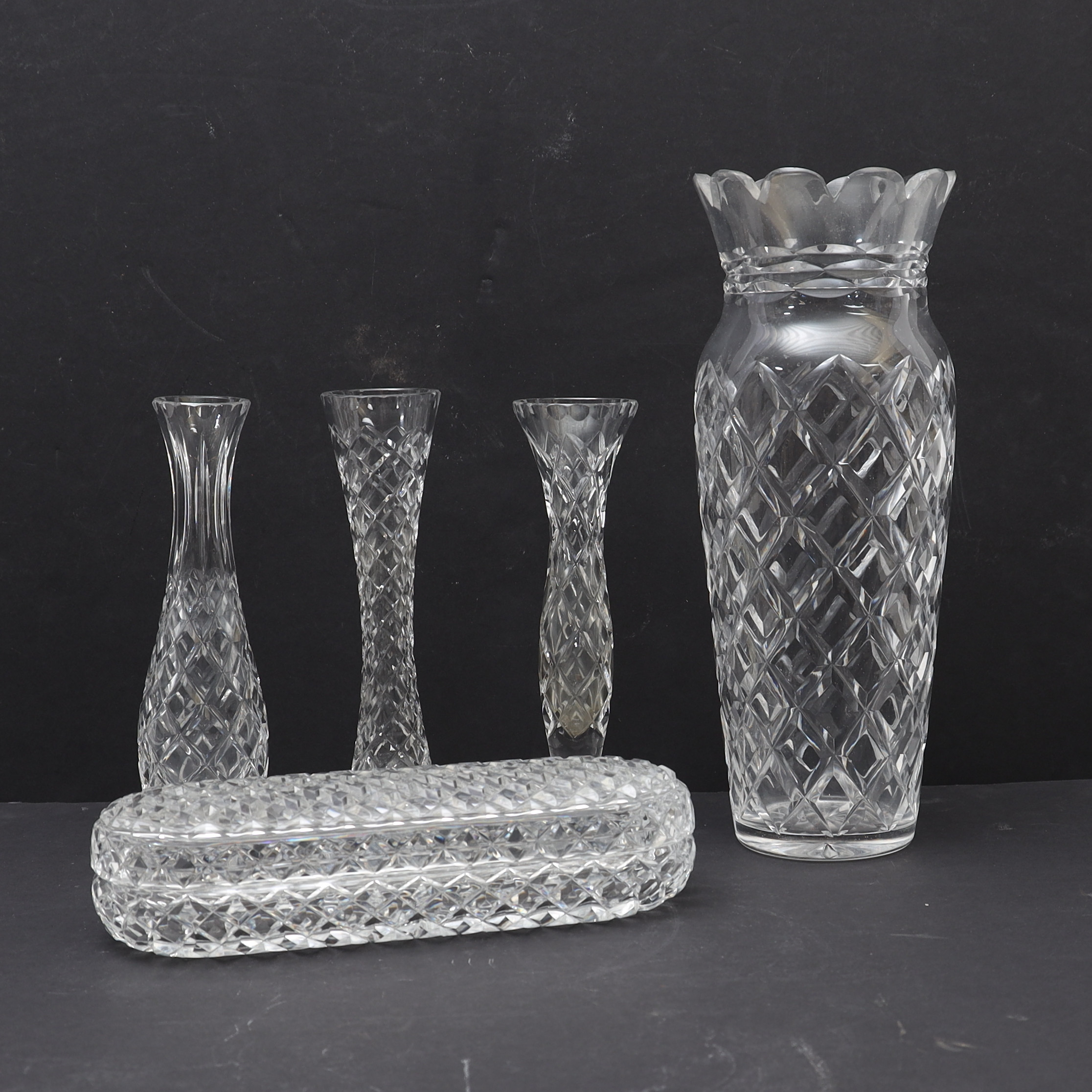 GLAS 5 DELAR, med rikt slipad dekor.