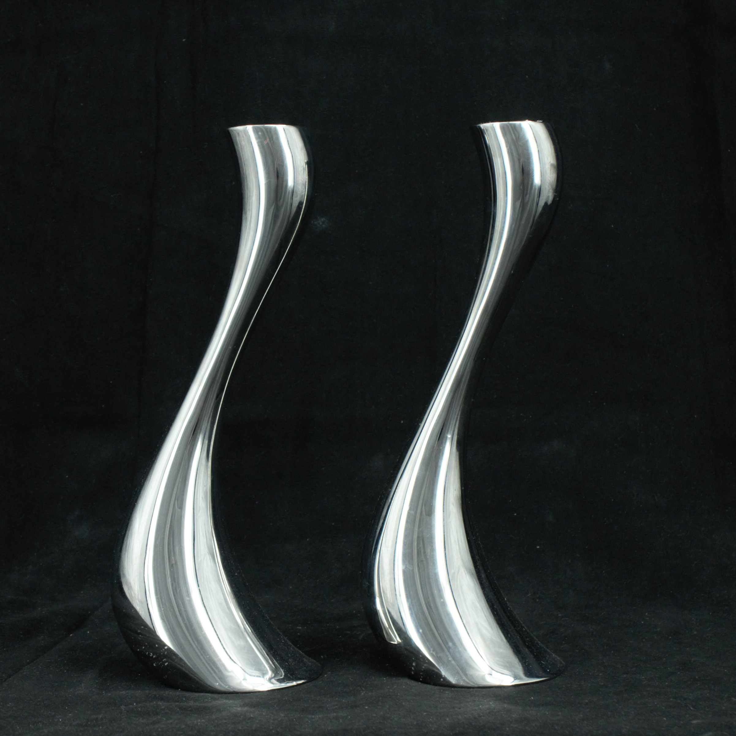 CONSTANTIN WORTMANN. Ljusstakar, 2 st, "Cobra", metall, Georg Jensen, 1900-talets andra hälft, Danmark.