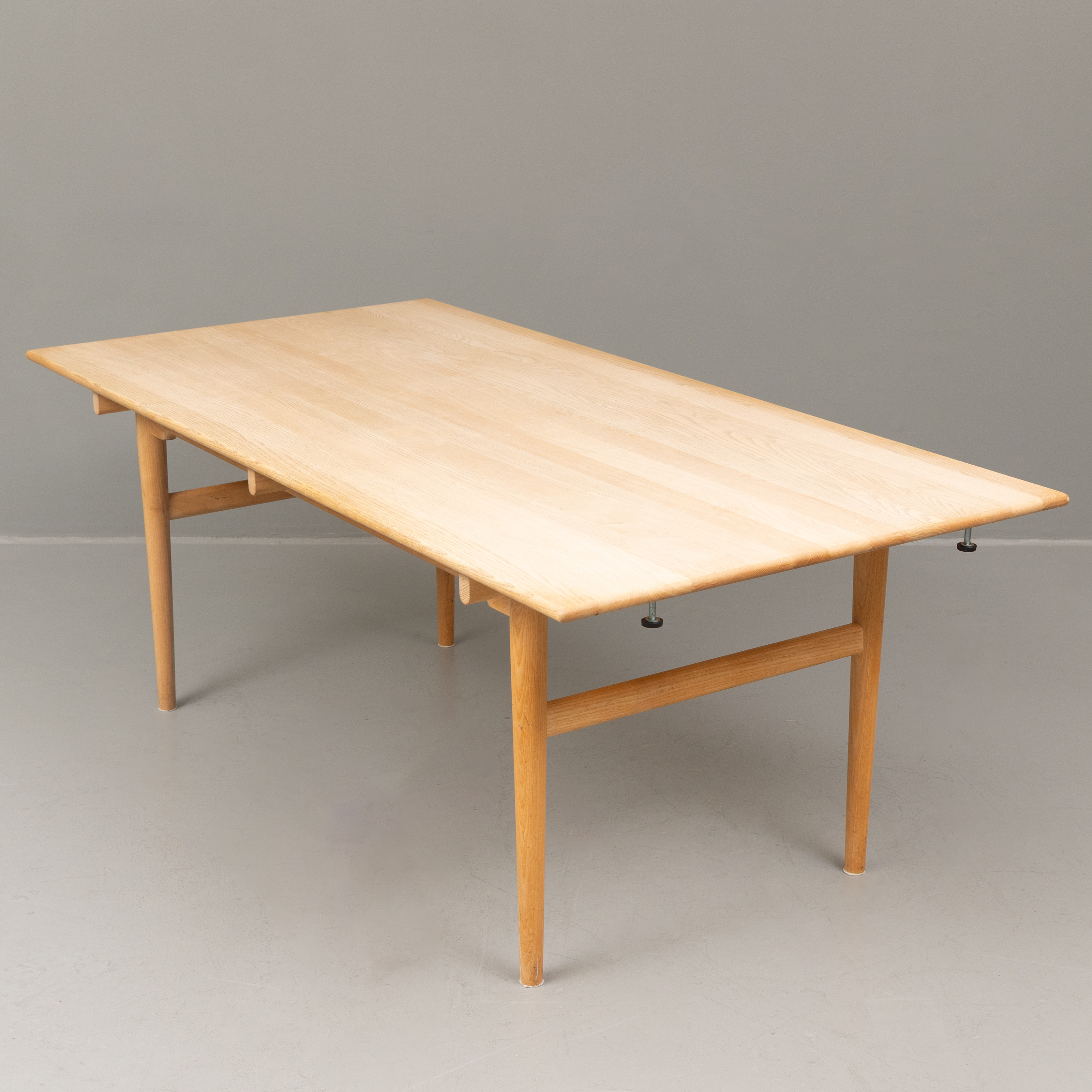 HANS J WEGNER. matbord, 3 delar, modell ”CH327”, tillverkat av Tranekær Furniture för Carl Hansen & Søn, Danmark, 2004.