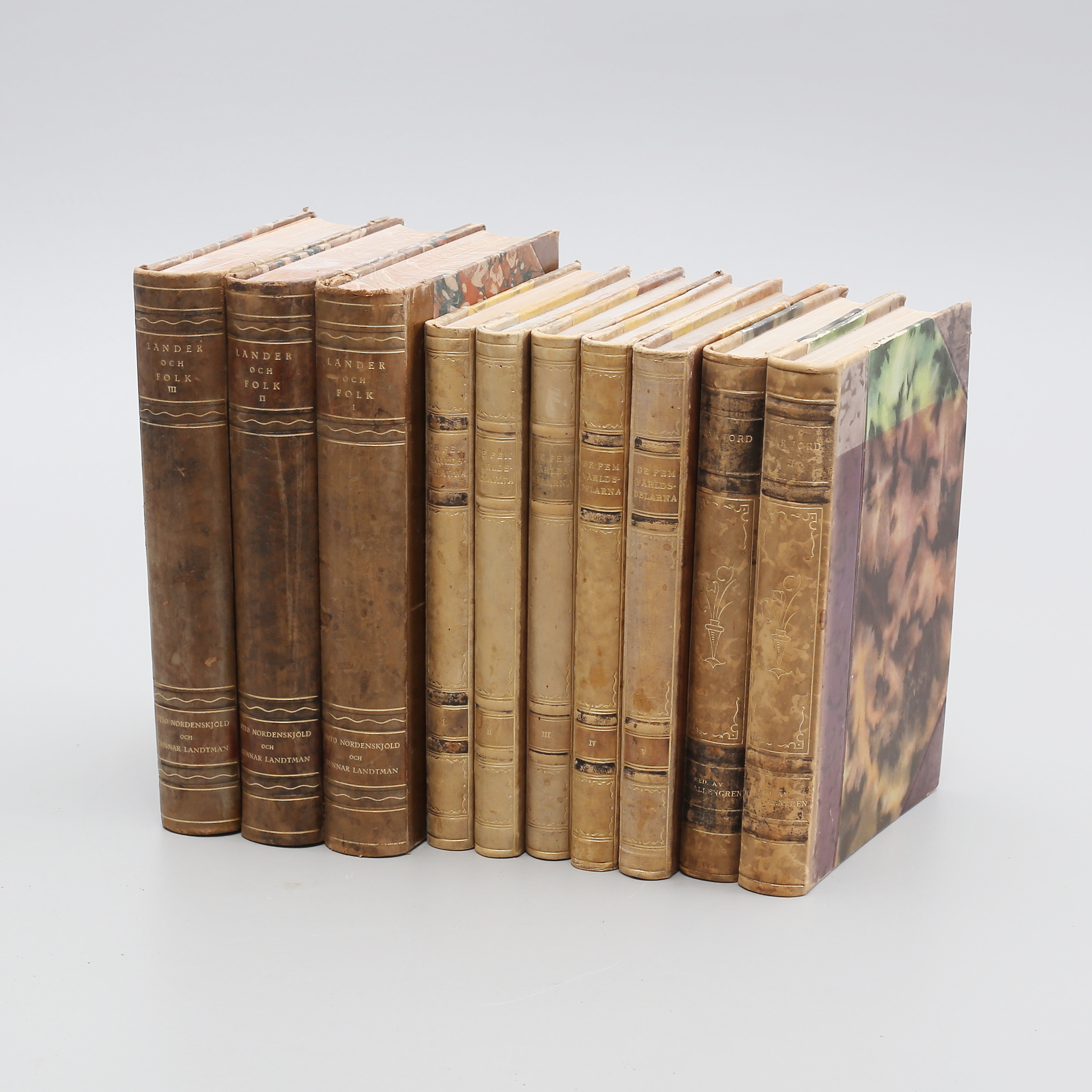 BÖCKER, 10 st, "Länder och folk i ord och bild", Otto Nordenskjöld samt Gunnar Landtman, 1927-1929, "De Fem Världsdelarna" Dr. Willi Ule, 1929 samt "Vår Jord", Hans Wallengren, 1929.