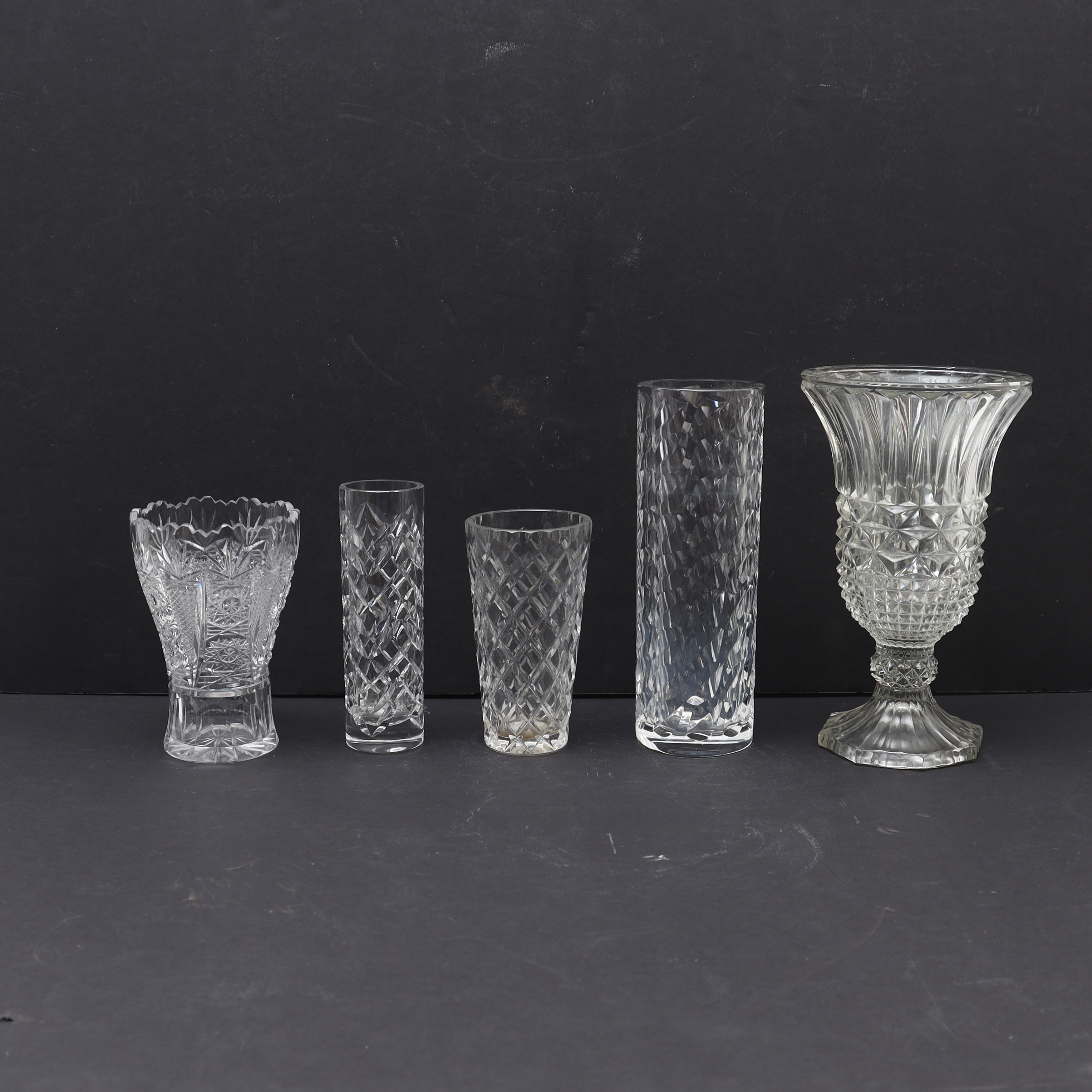 GLAS 5 DELAR, Delvis Orrefors, bland annat med rikt slipad dekor.