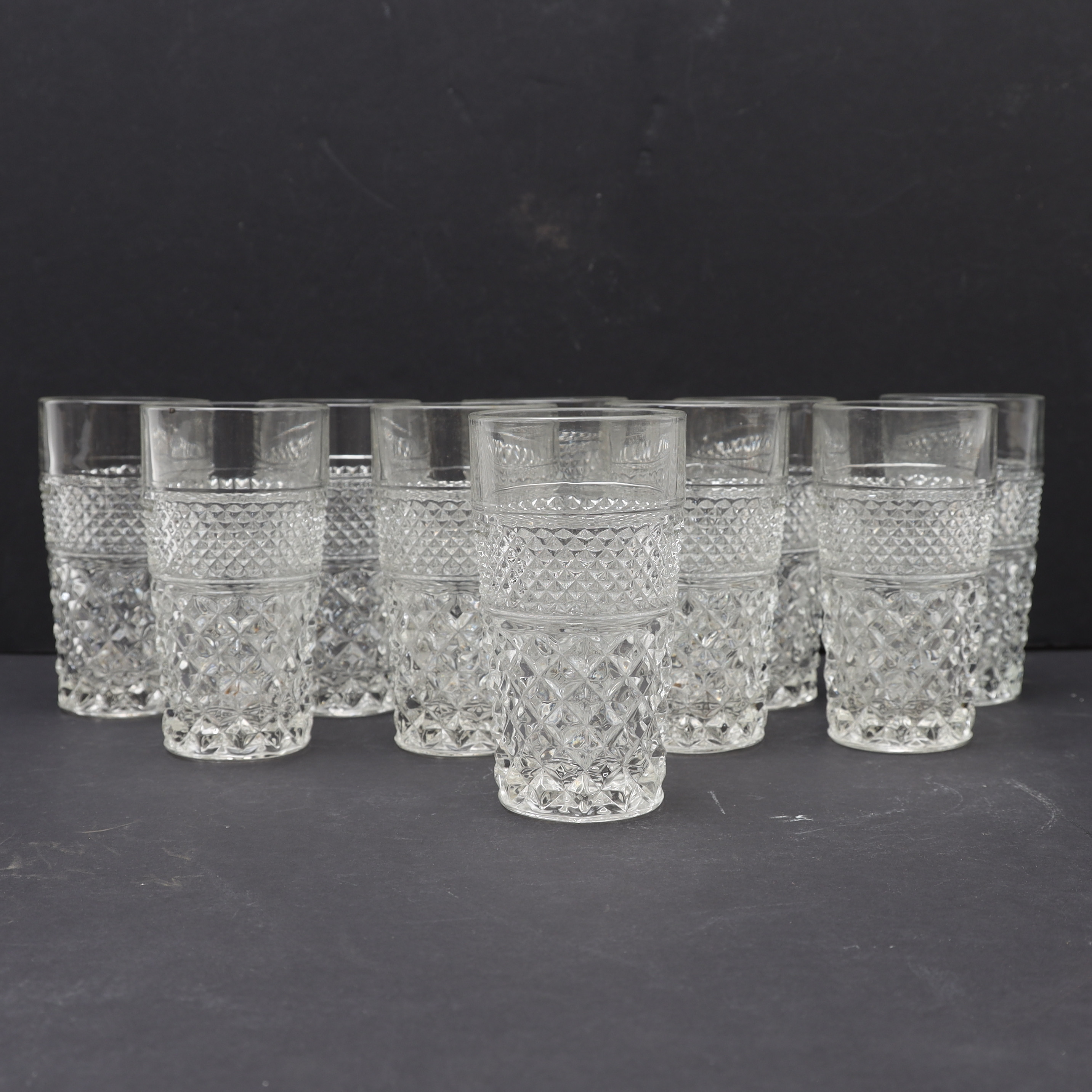 GROGGLAS 10st, pressglas, 1900-talets andra hälft.