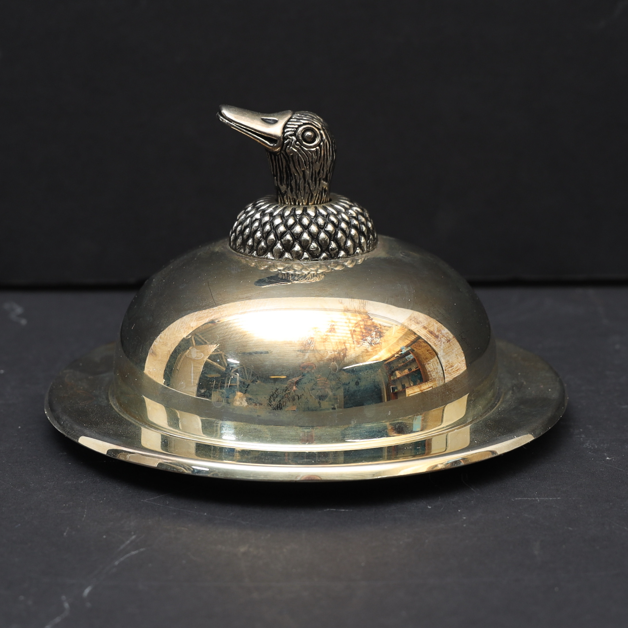 SMÖRSKÅL, 1900-talets andra hälft, försilvrad metall med handtag med andhuvud.