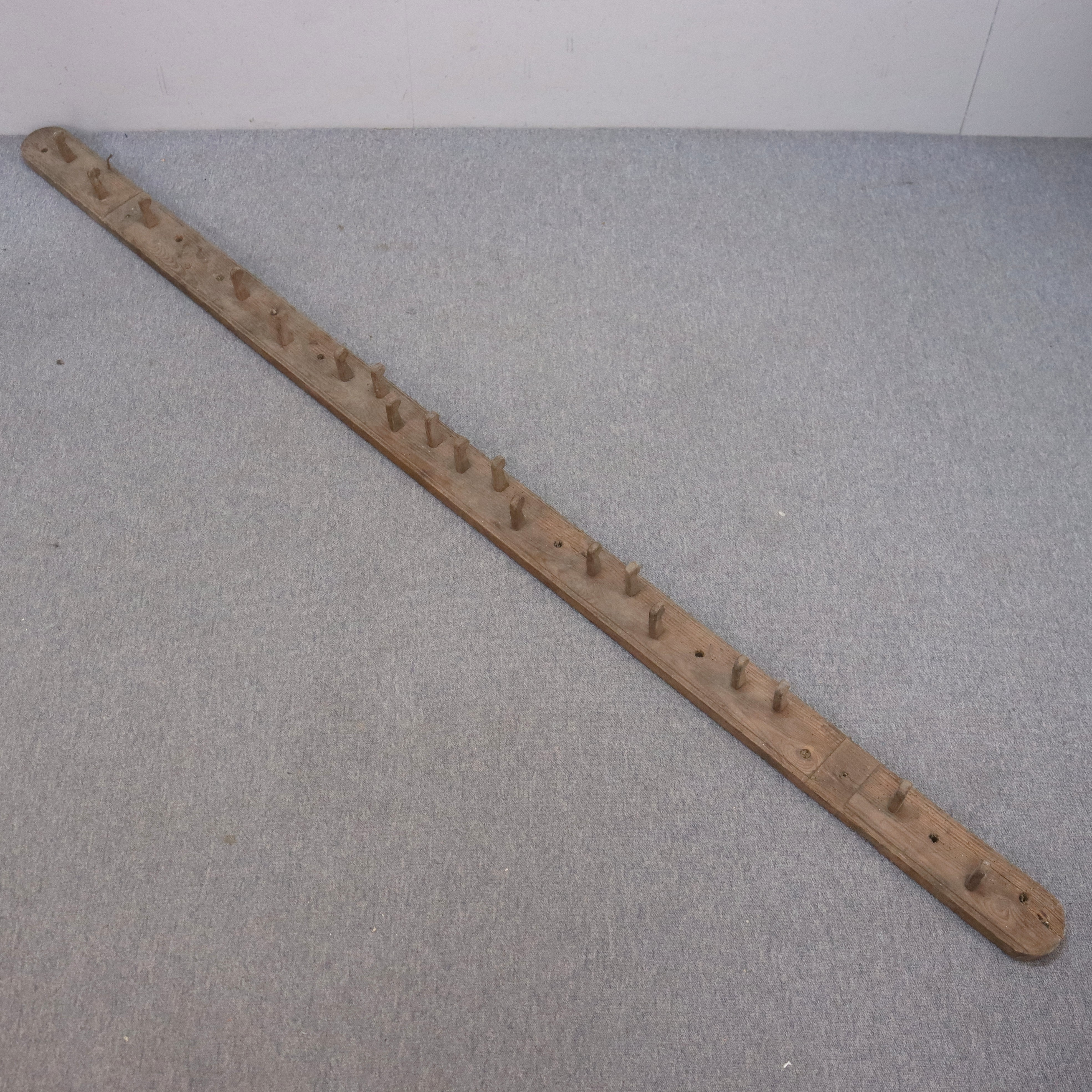 KNOPPBRÄDA / HÄNGARE, allmoge, lång modell, 1800-tal.