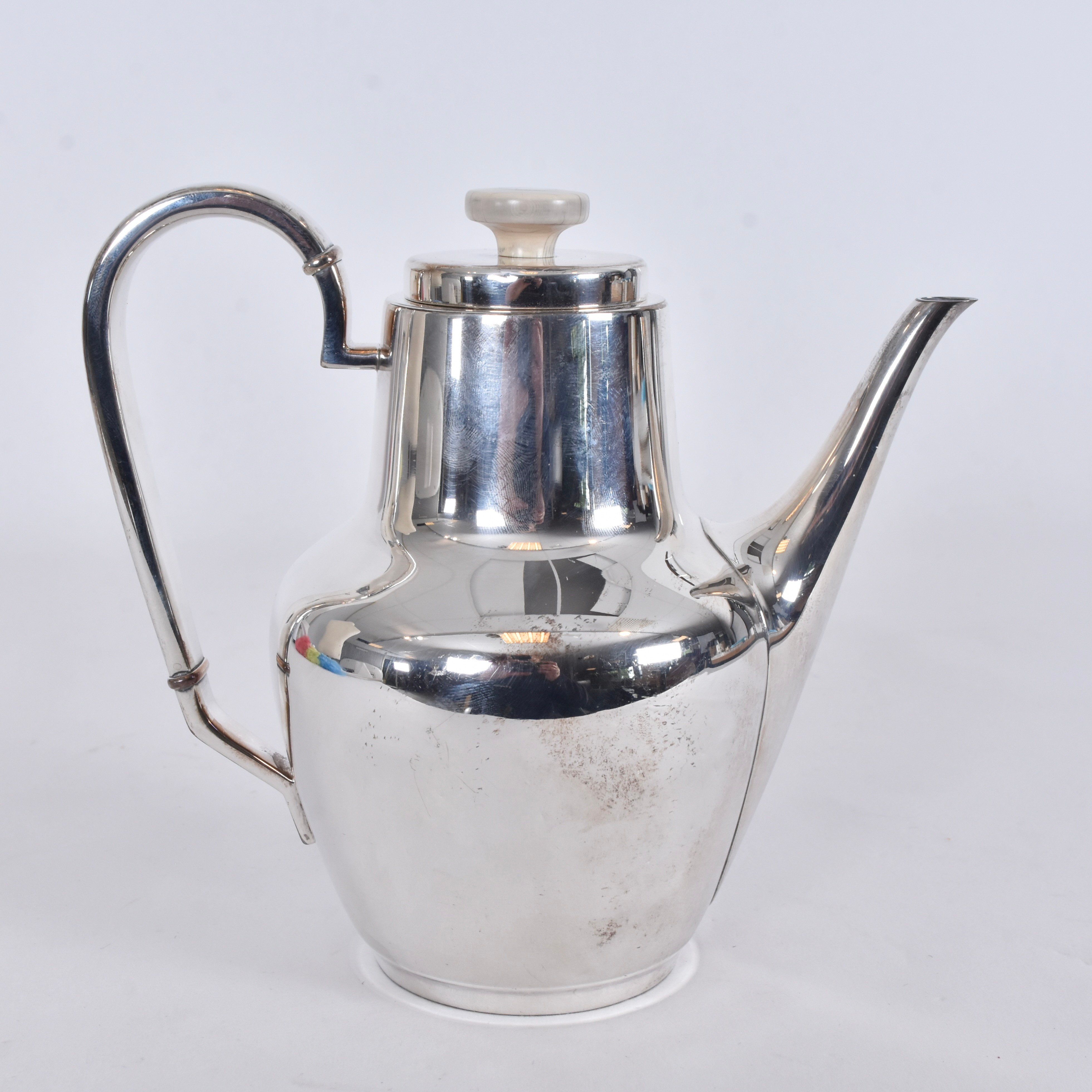 IB BLUITGEN. kaffekanna, silver med benknopp, Georg Jensen modell 984 A.