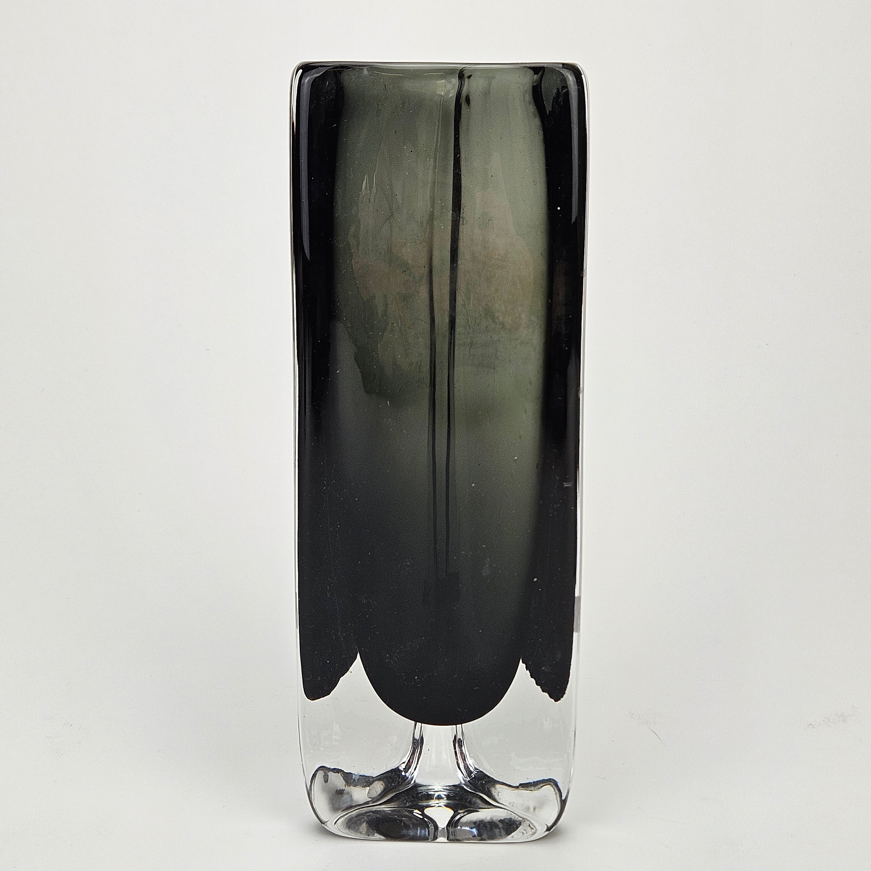 NILS LANDBERG. Vas, glas, Orrefors, signerad.