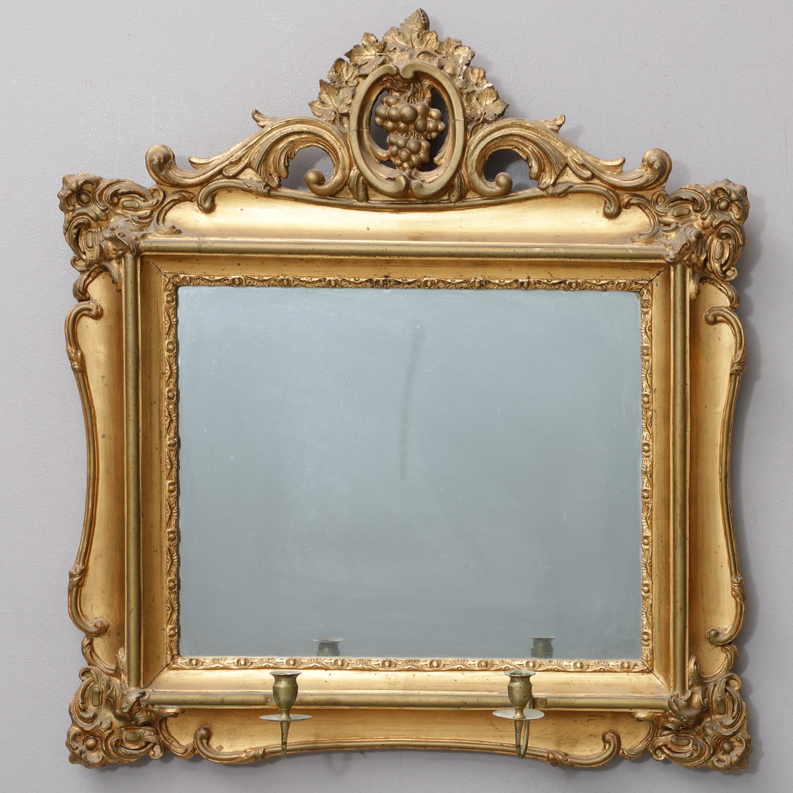 SPEGEL MED LAMPETTER, förgylld, 1800-tal.