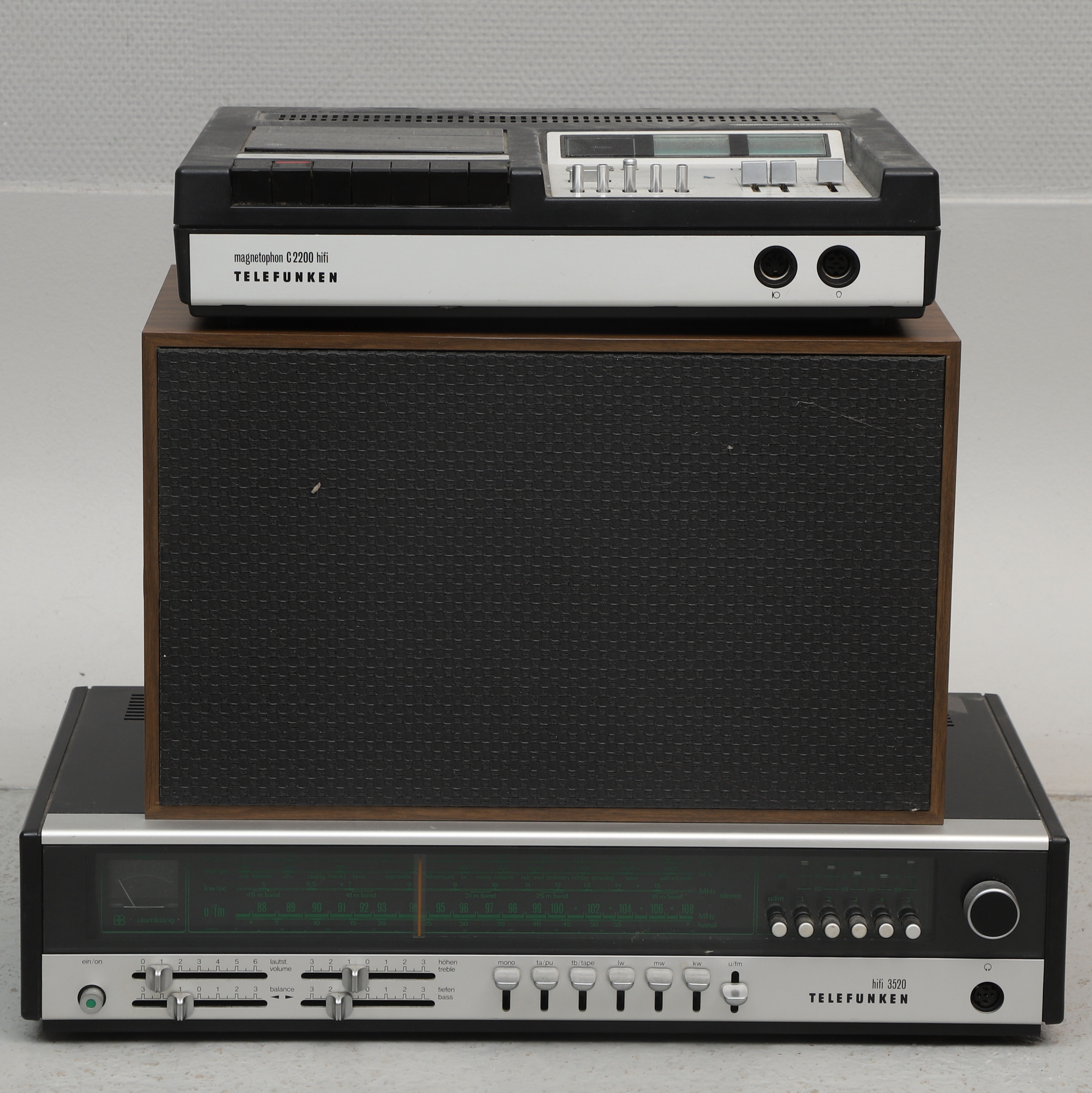 MAGNETOPHON C2200 Hifi och STEREOKONTROLLENHET Hifi 3520, Telefunken.