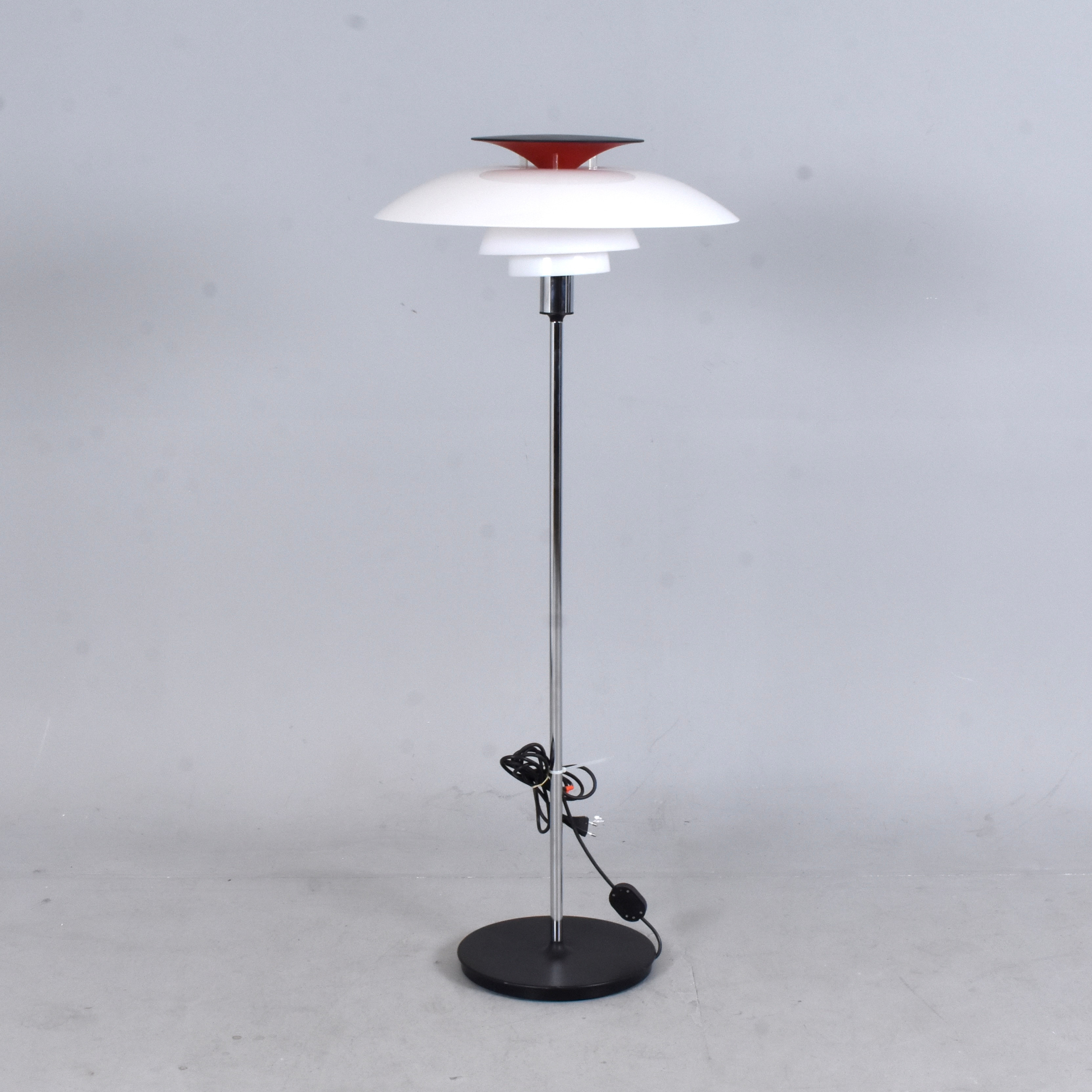 POUL HENNINGSEN. golvlampa, krom och akryl, Louis Poulsen PH 80.
