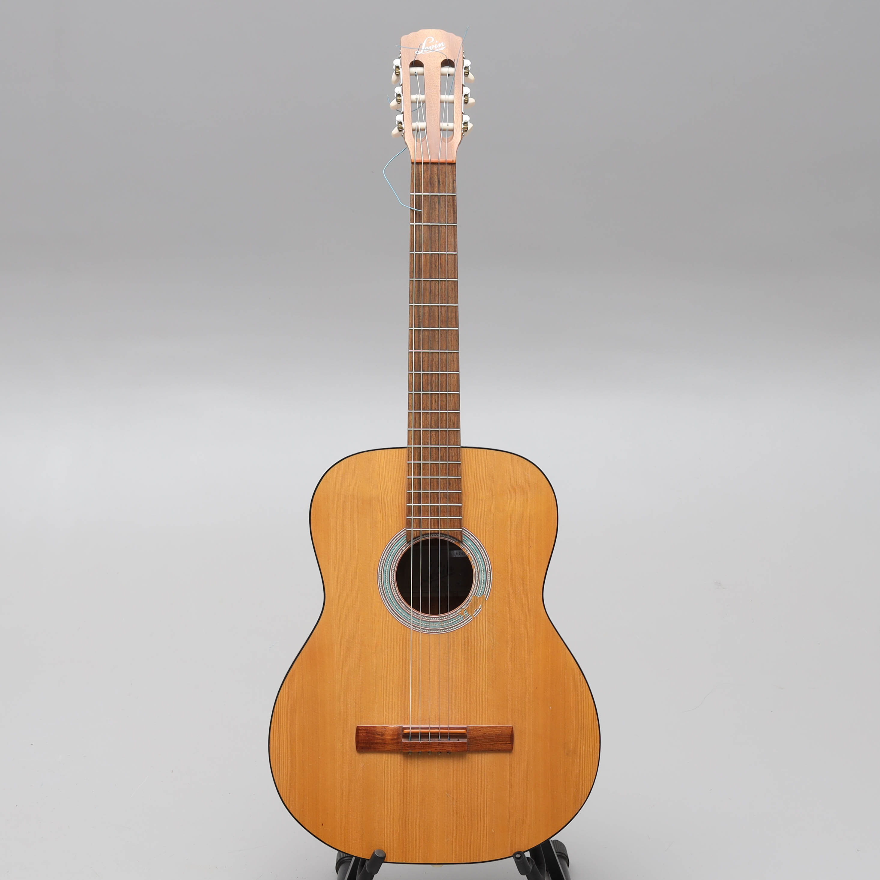 HERMAN CARLSSON LEVIN. Akutstisk gitarr, modell LG 8, Göteborg.