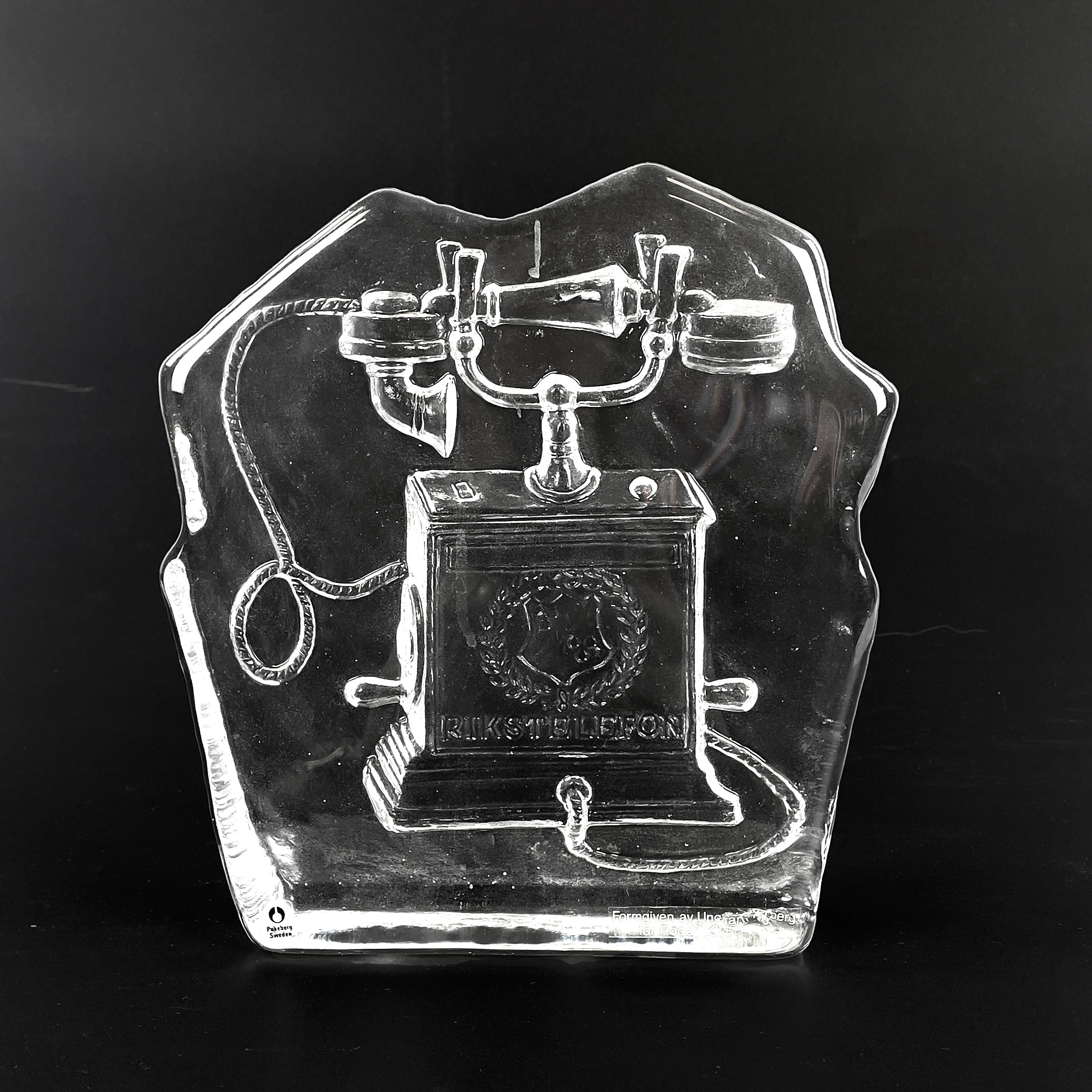 GLASBLOCK, "Rikstelefon", formgiven av Uno Westerberg, Pukeberg, etikettmärkt.