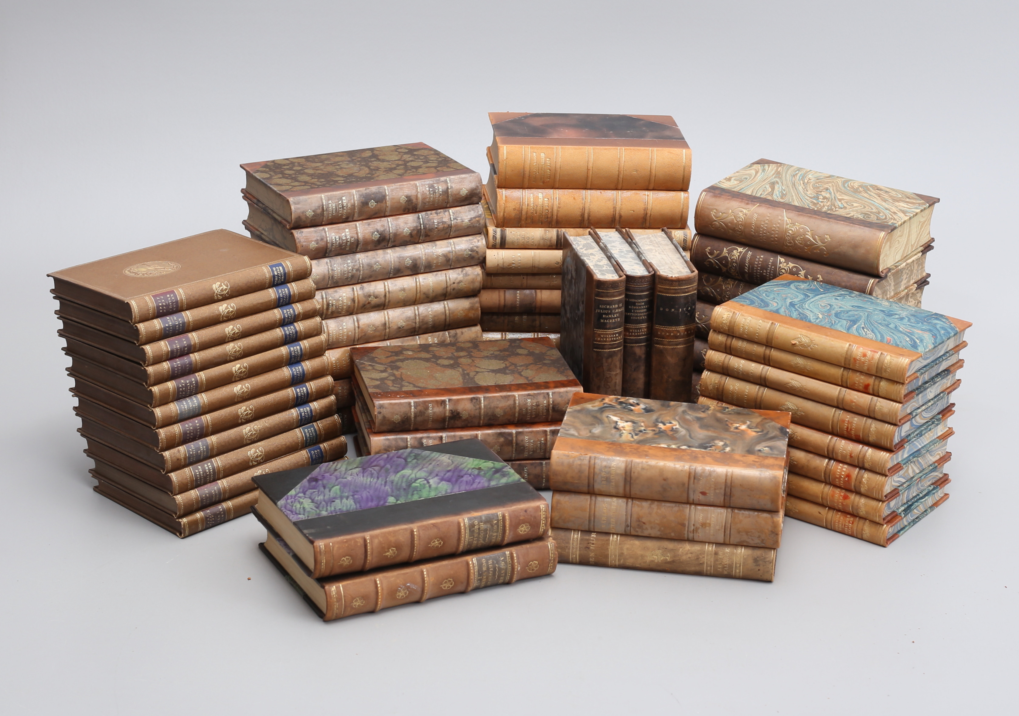 SKÖNLITTERATUR, halvfranska band, 53 st böcker, 1900-talets första hälft.