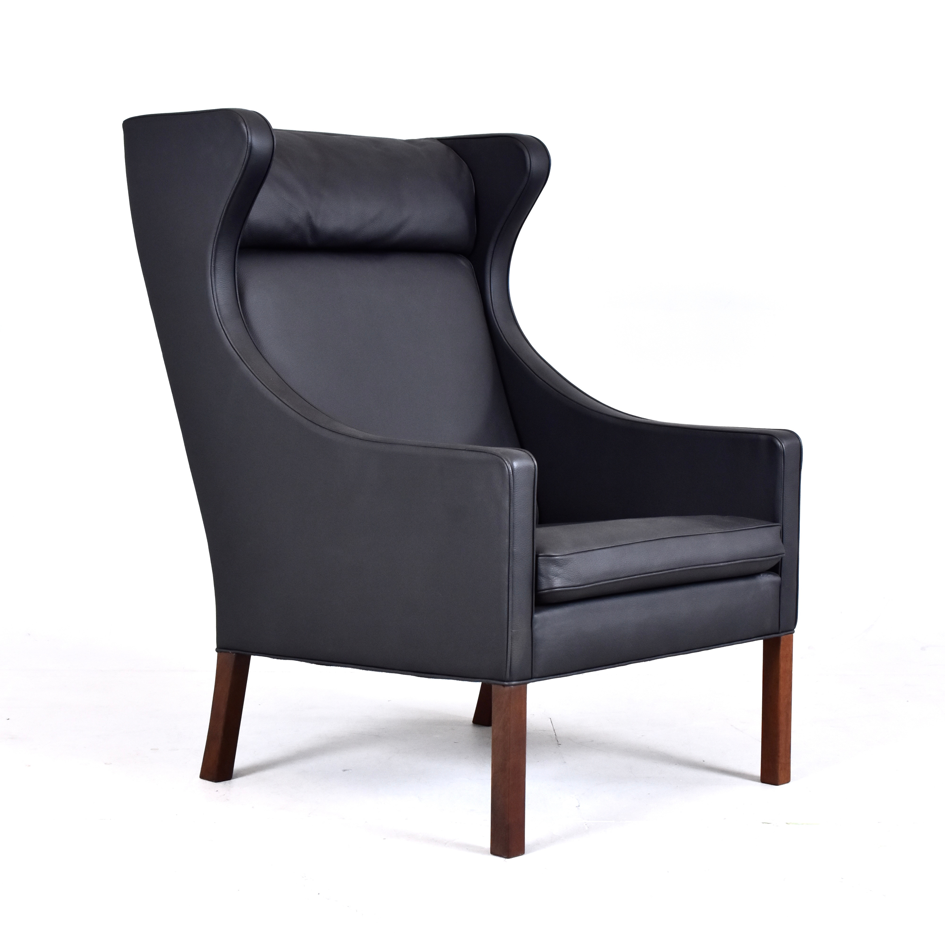 BØRGE MOGENSEN. Fåtölj, svart skinn, modell 2204, Fredericia Furniture, Danmark.