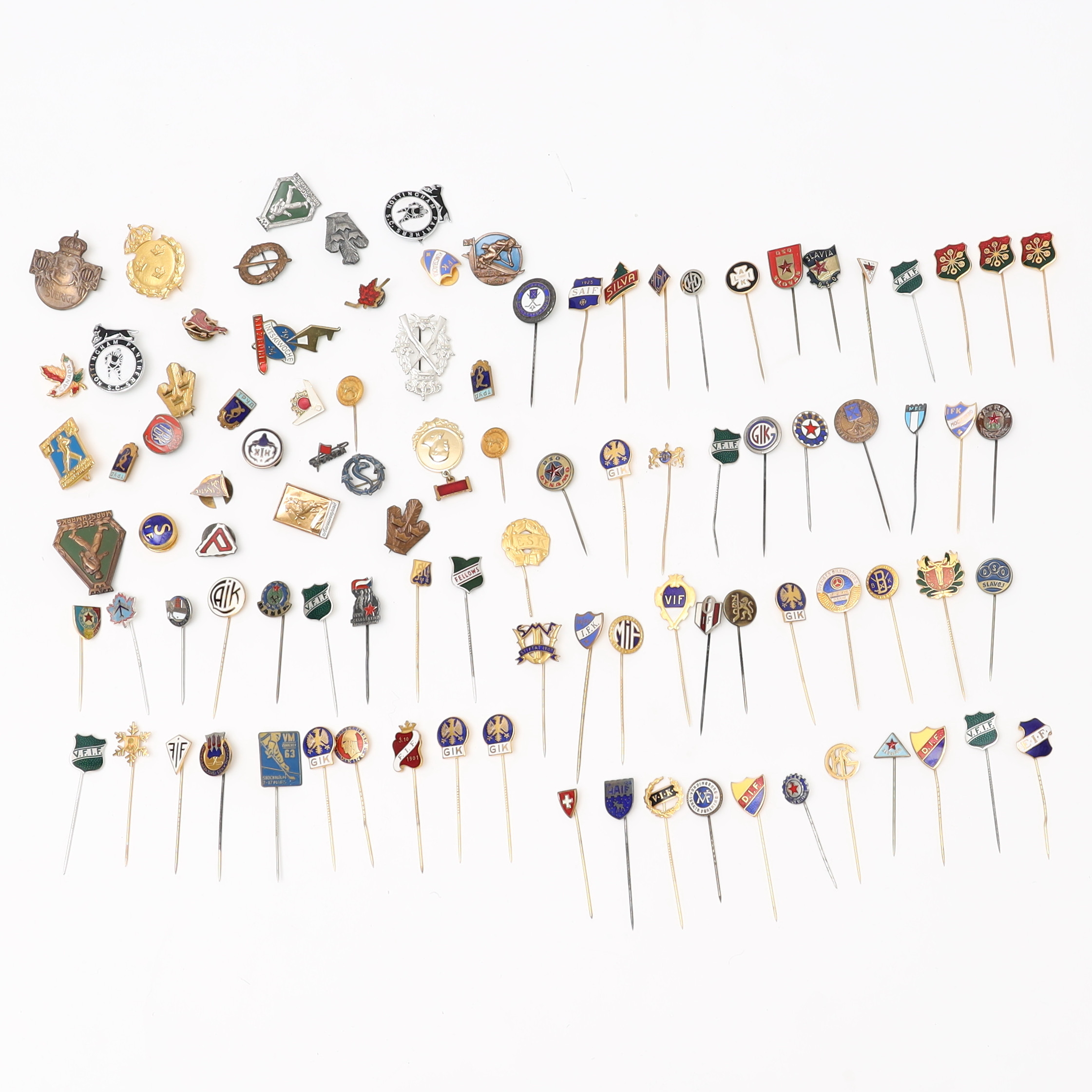 PINS OCH MÄRKEN.