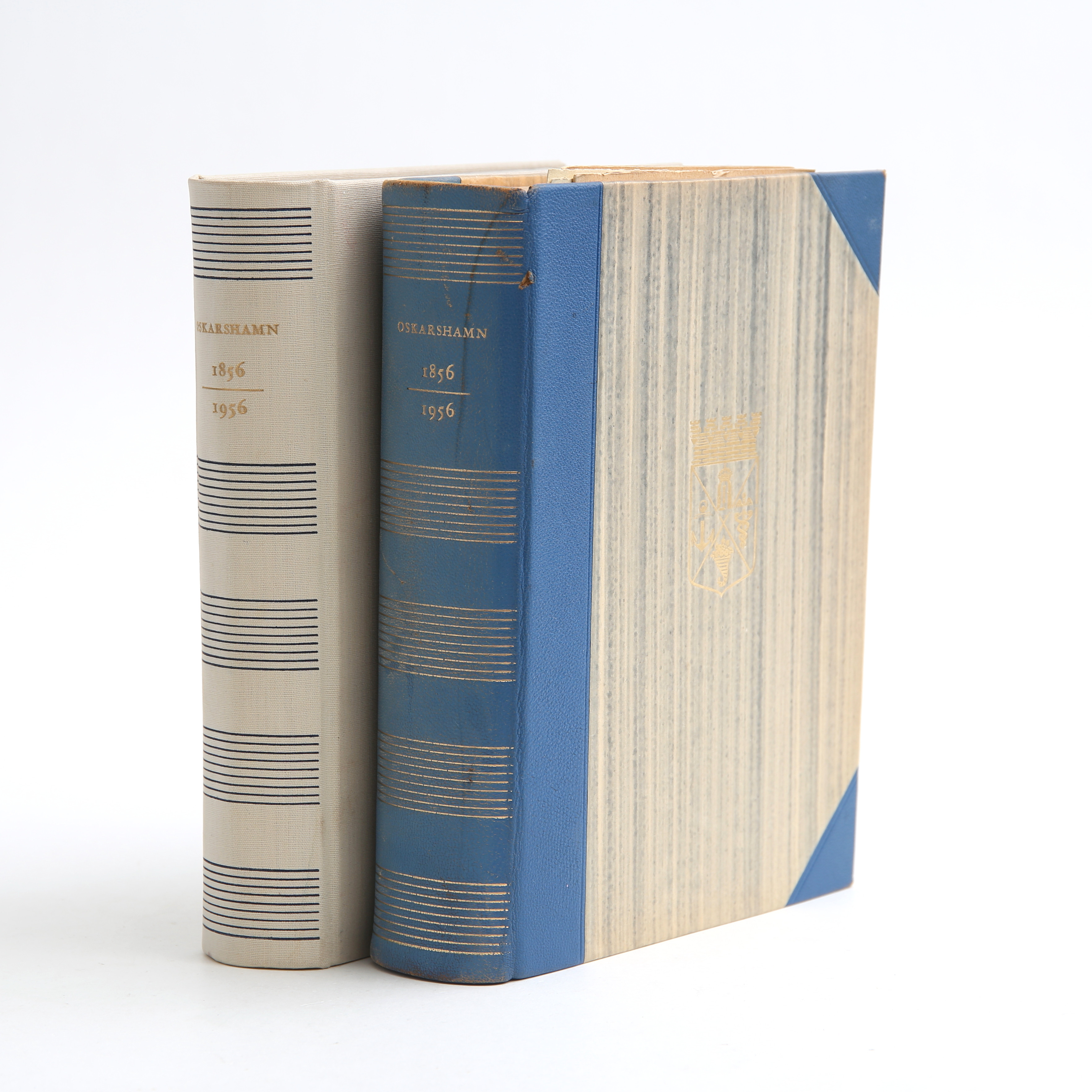 BÖCKER, 2 st, "Oskarshamn 1856-1956", Manne Hofrén, 1956, varav en numrerad.