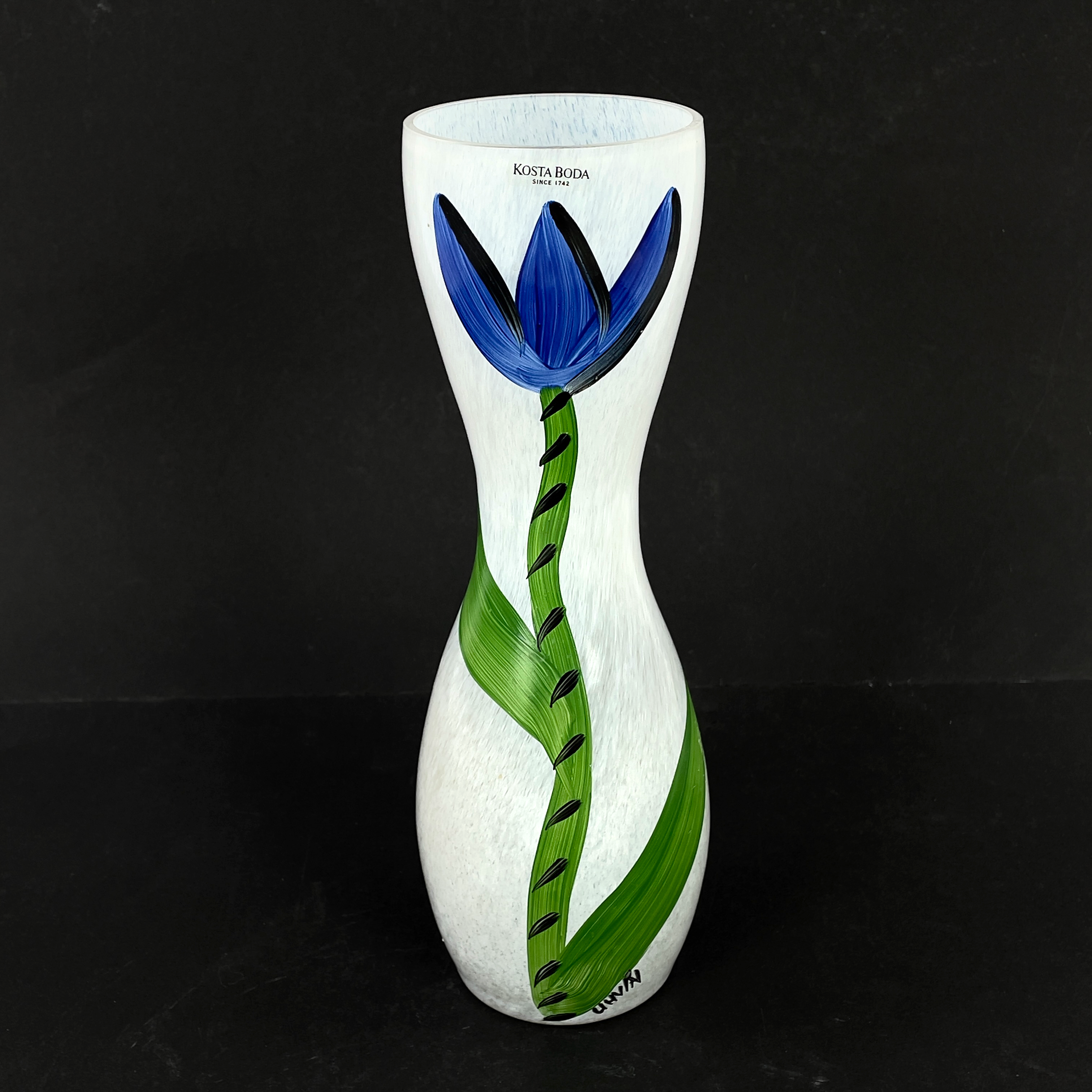 ULRICA HYDMAN-VALLIEN. Vas, glas, Kosta Boda, signerad.